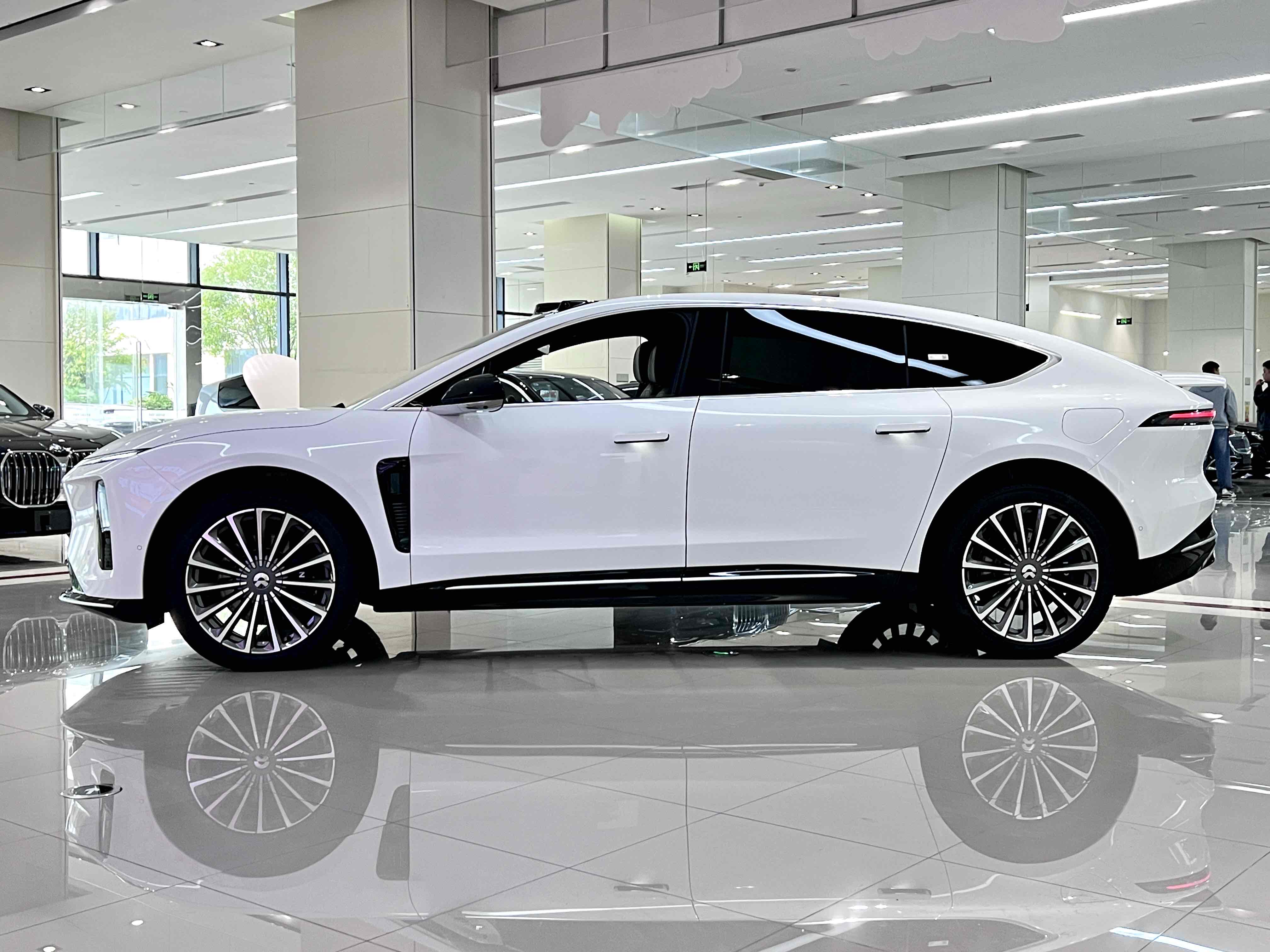 蔚来 蔚来ET9 2025 汽车图片 #4