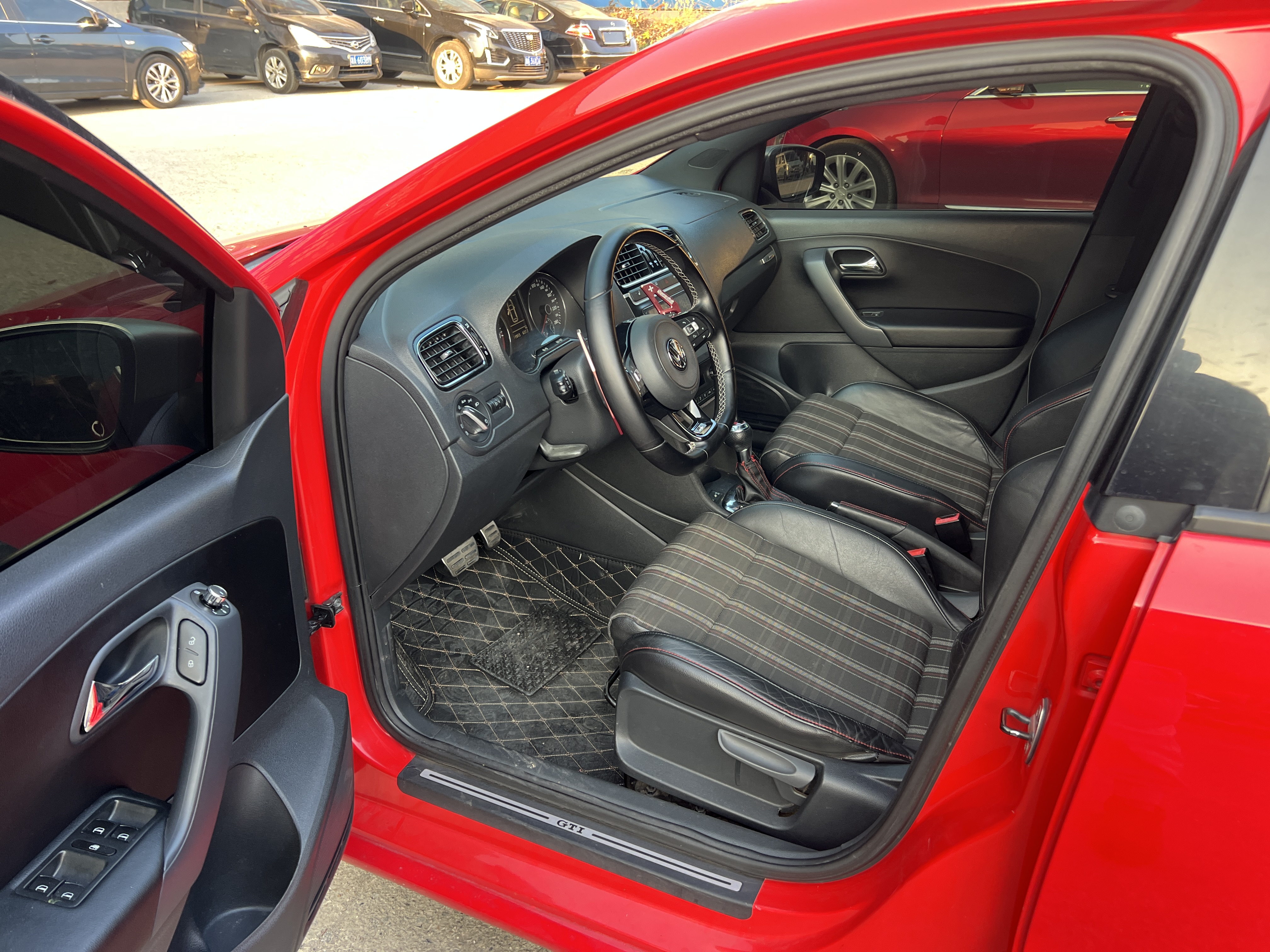 Volkswagen Polo 2014 car image #4