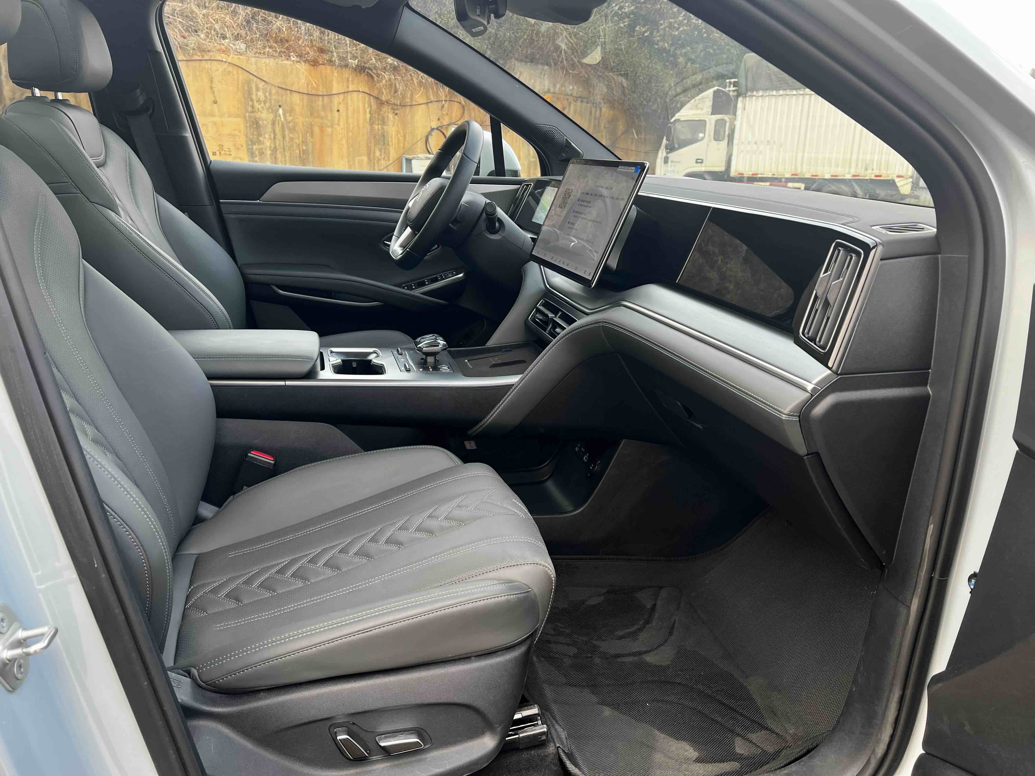 BYD SongL DM-i 2025 car image #4