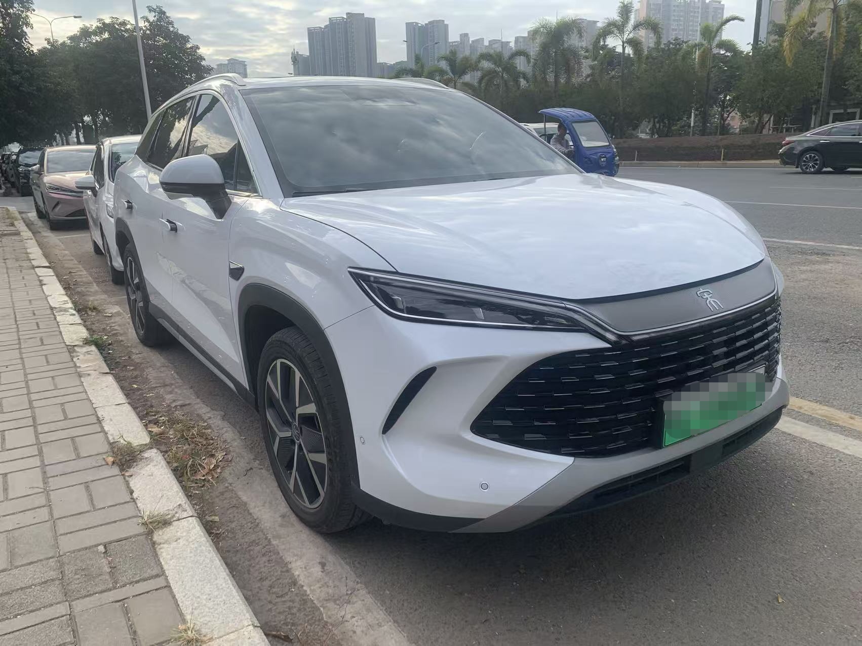 BYD SongL DM-i 2025 car image #4
