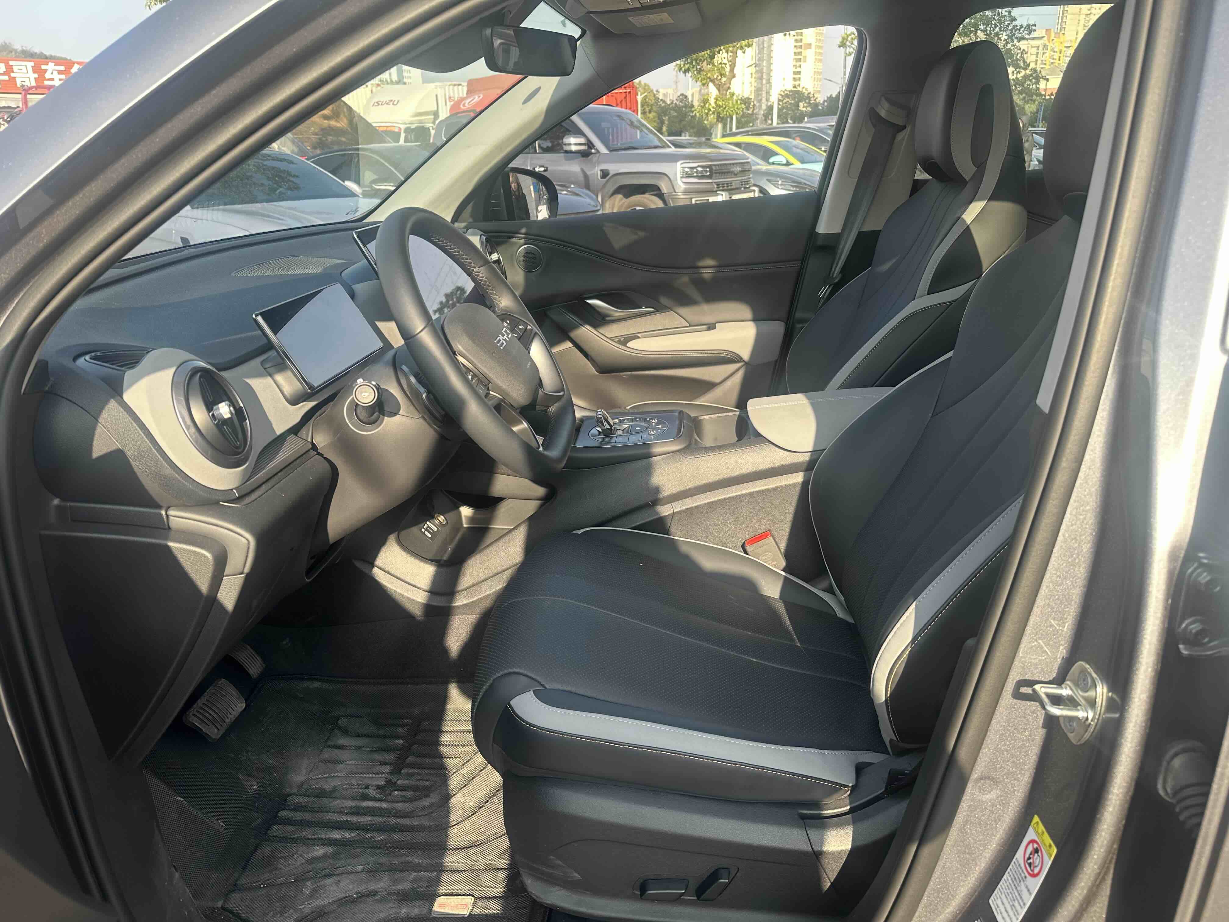 BYD Sea Lion 05 DM-i 2025 #4 BYD Sea Lion 05 DM-i 2025 car image #4