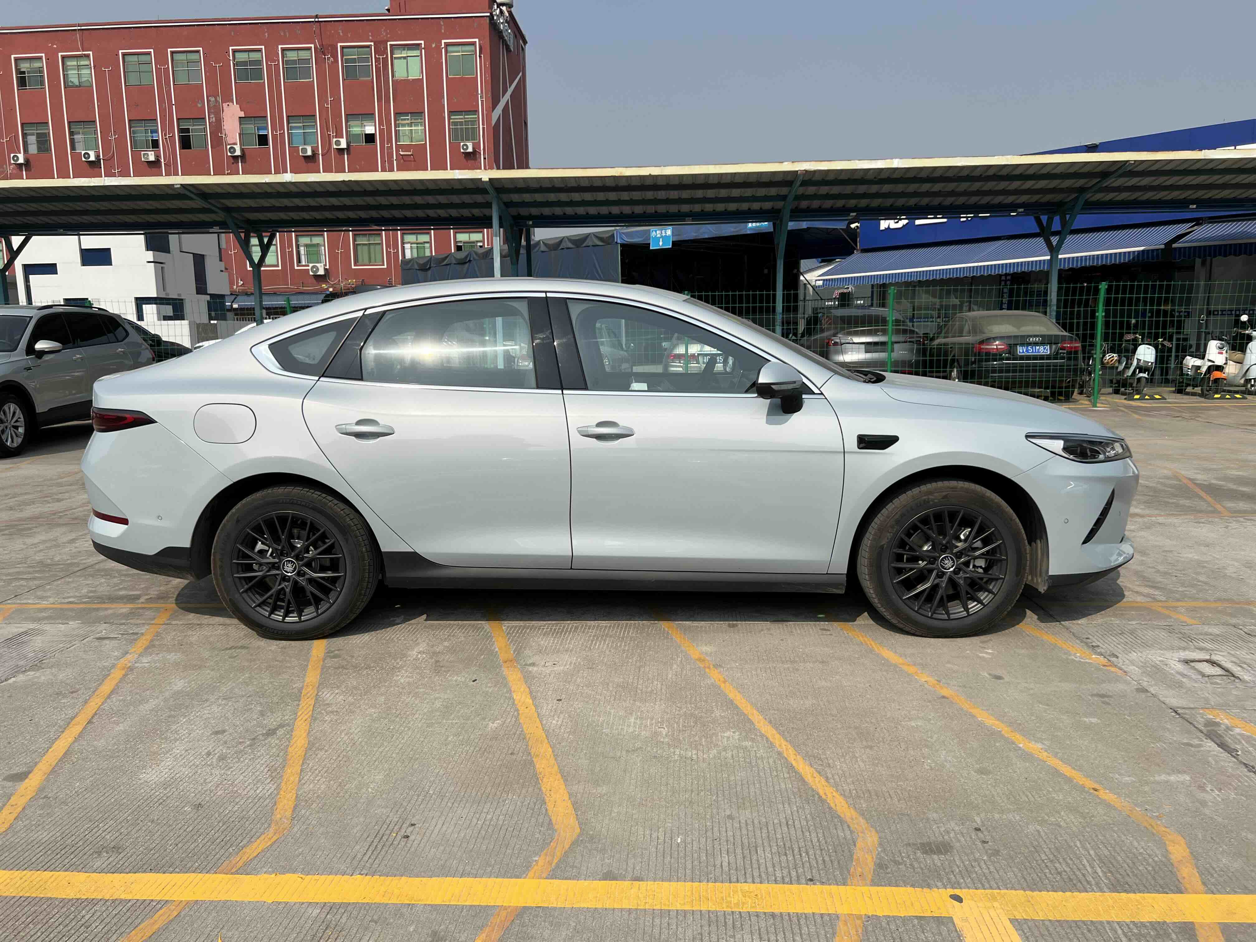 BYD Qin Plus 2025 #4 BYD Qin Plus 2025 car image #4