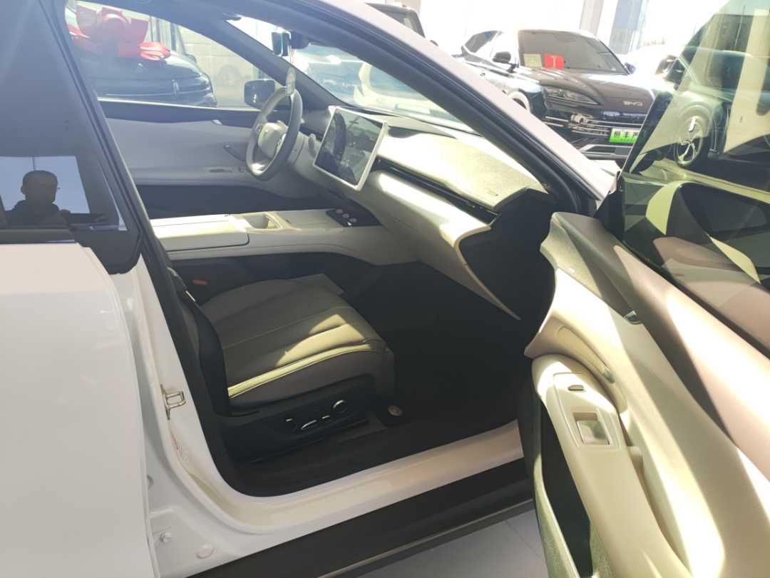 Deepal L07 2025 car image #4