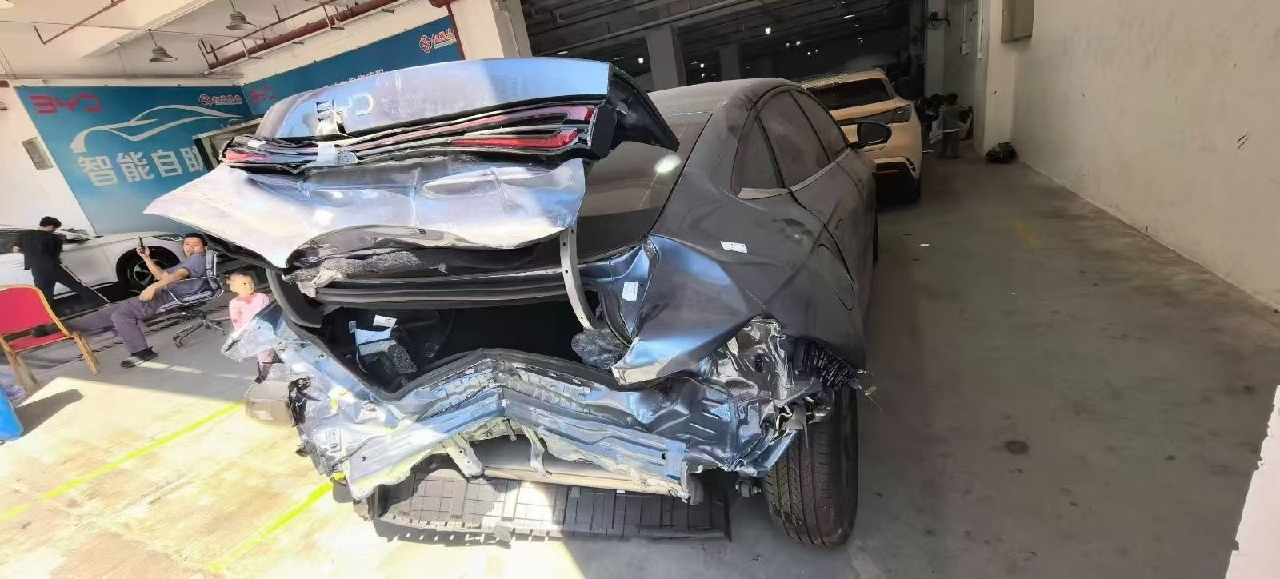 BYD Seal 06 DM-i 2025 immagine di auto #4