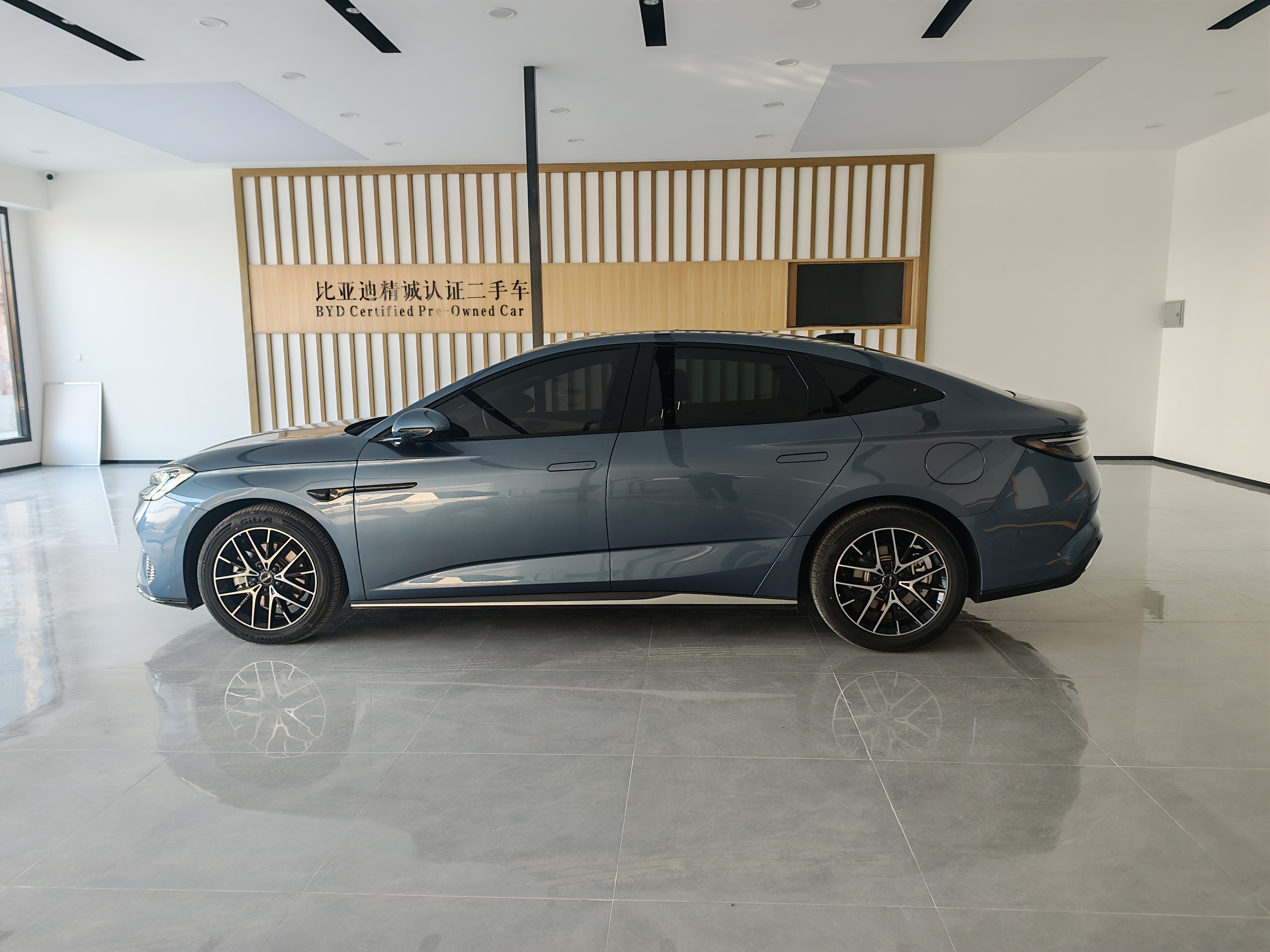 BYD Seal 07 DM-i 2025 immagine di auto #4