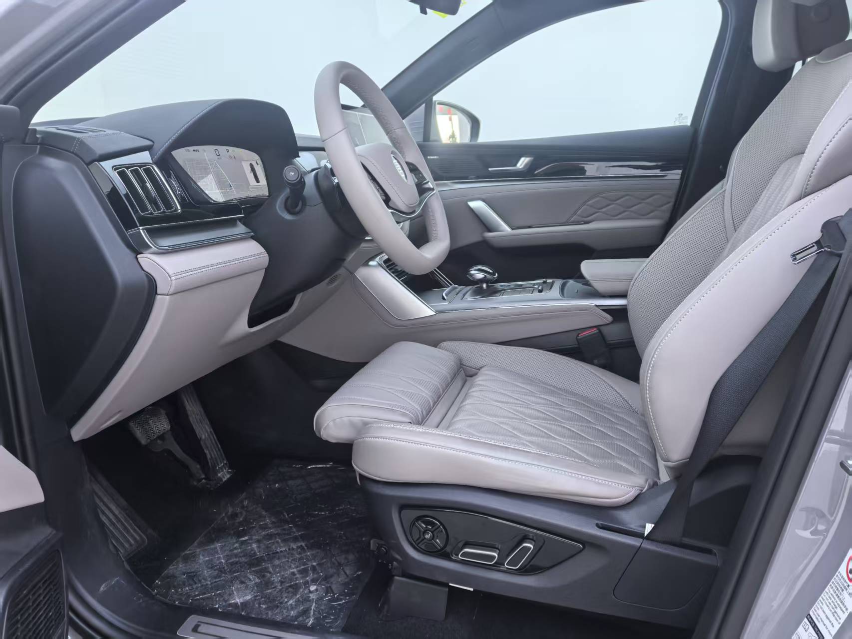 BYD Tang New Energy 2025 #4 BYD Tang New Energy 2025 car image #4