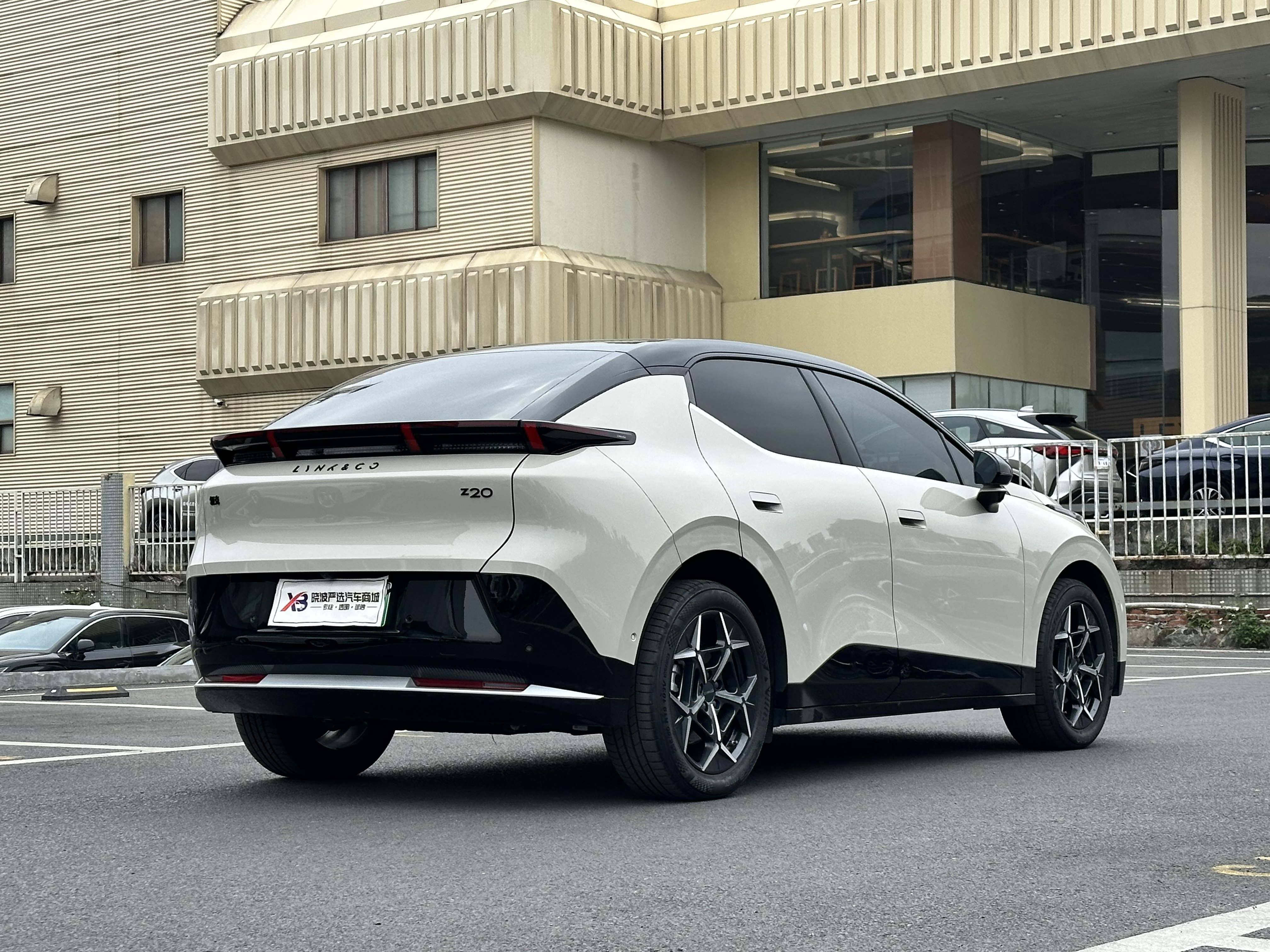Lynk & Co Z20 2025 car image #4