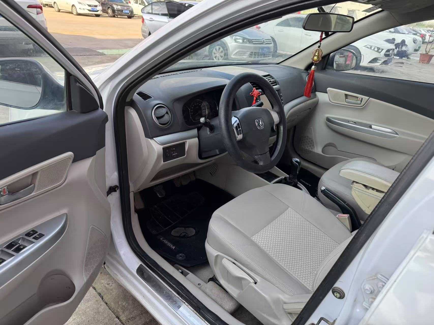 Changan Alsvin V5 2014 car image #4