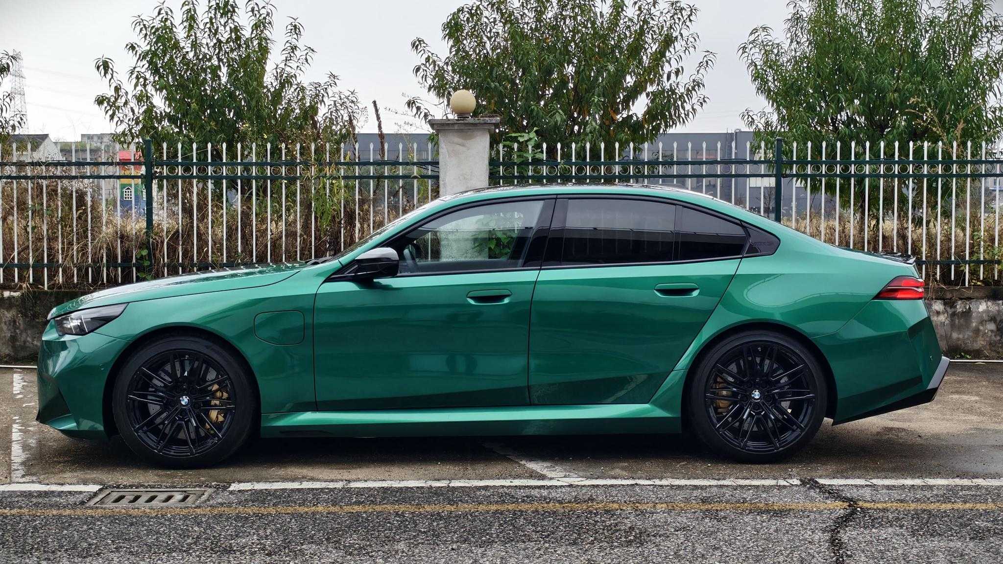 BMW M5 New Energy 2024 immagine di auto #4