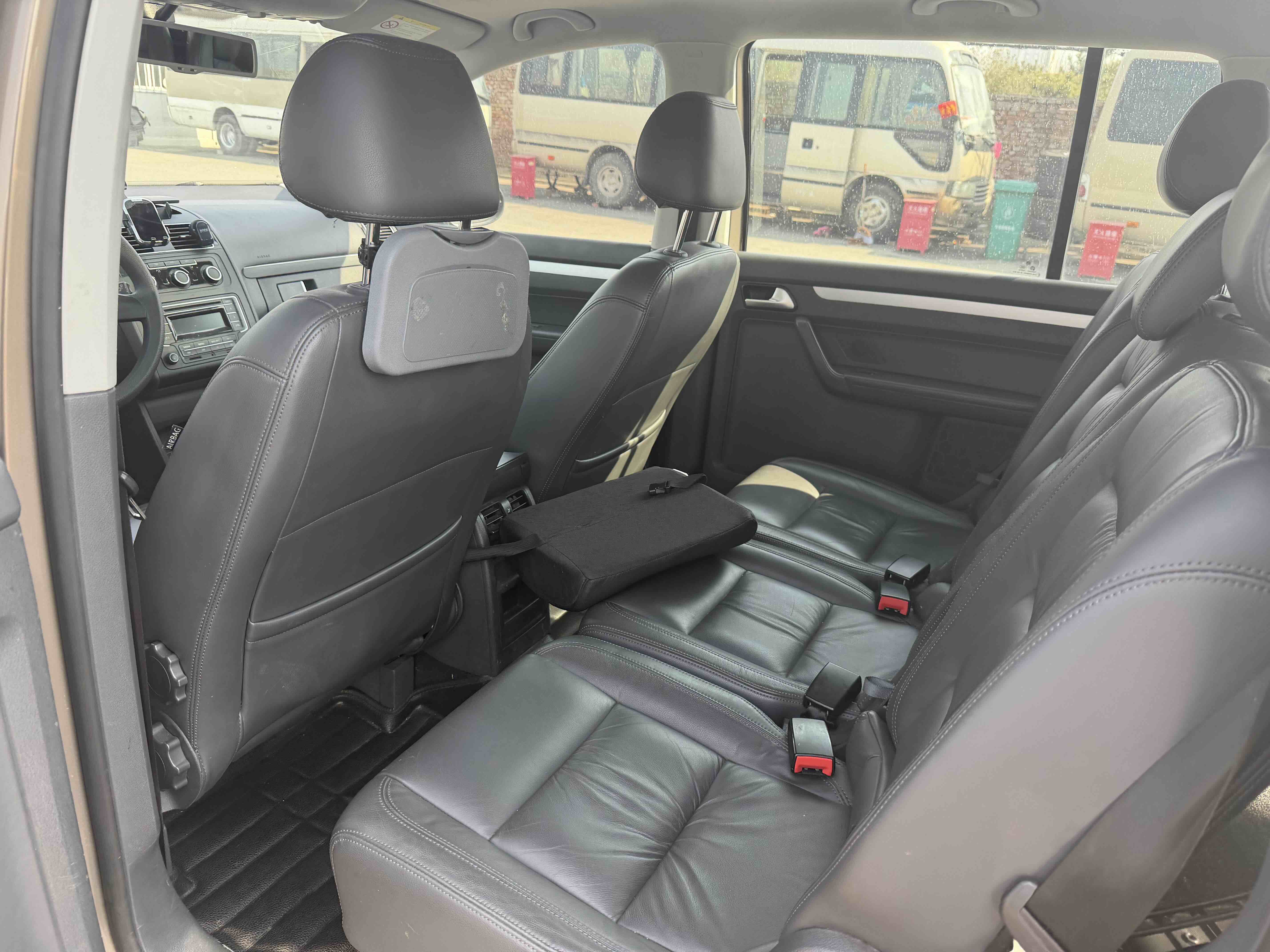 Volkswagen Touran 2016 car image #4