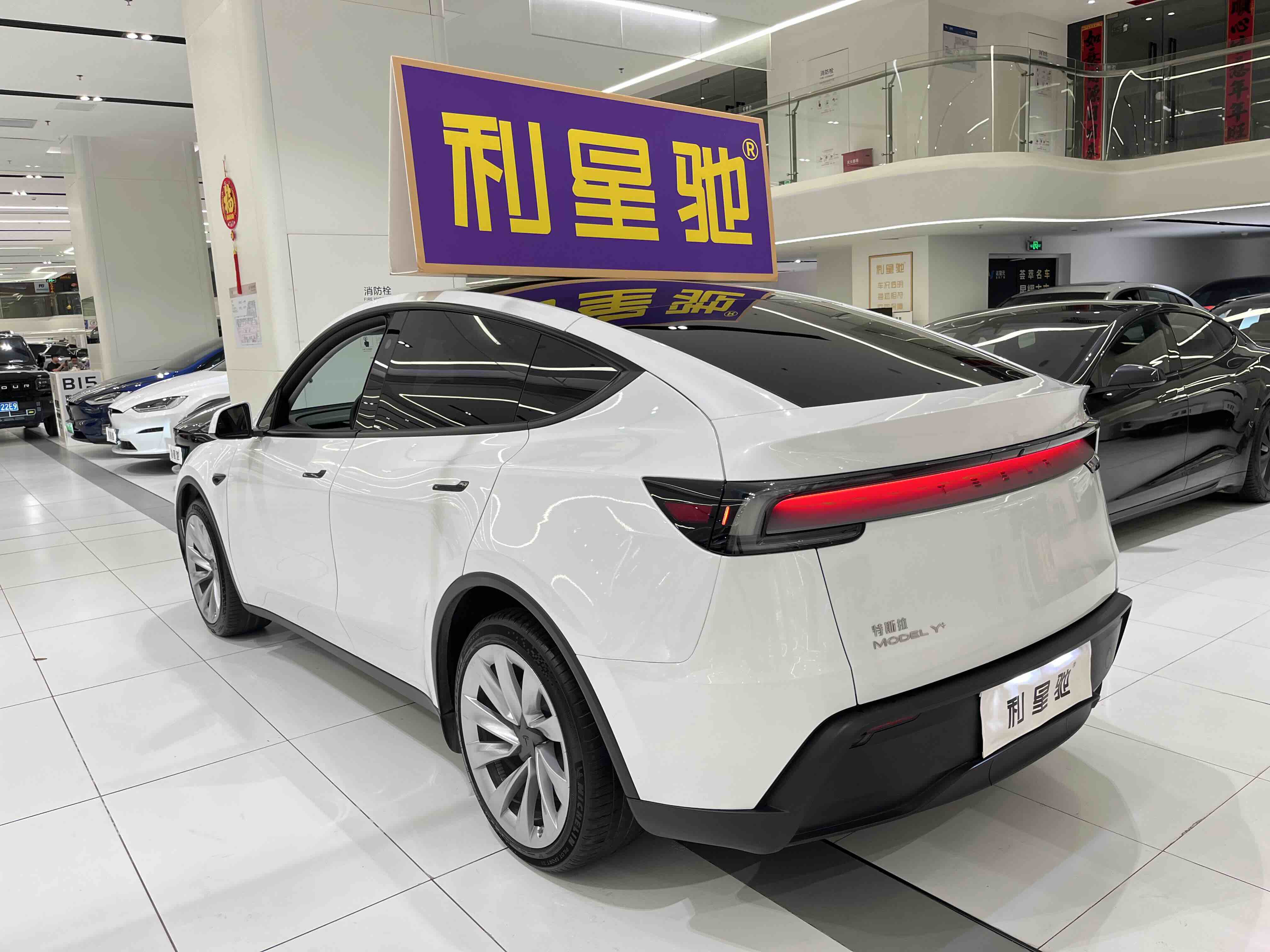 特斯拉 Model Y 2025 汽车图片 #4