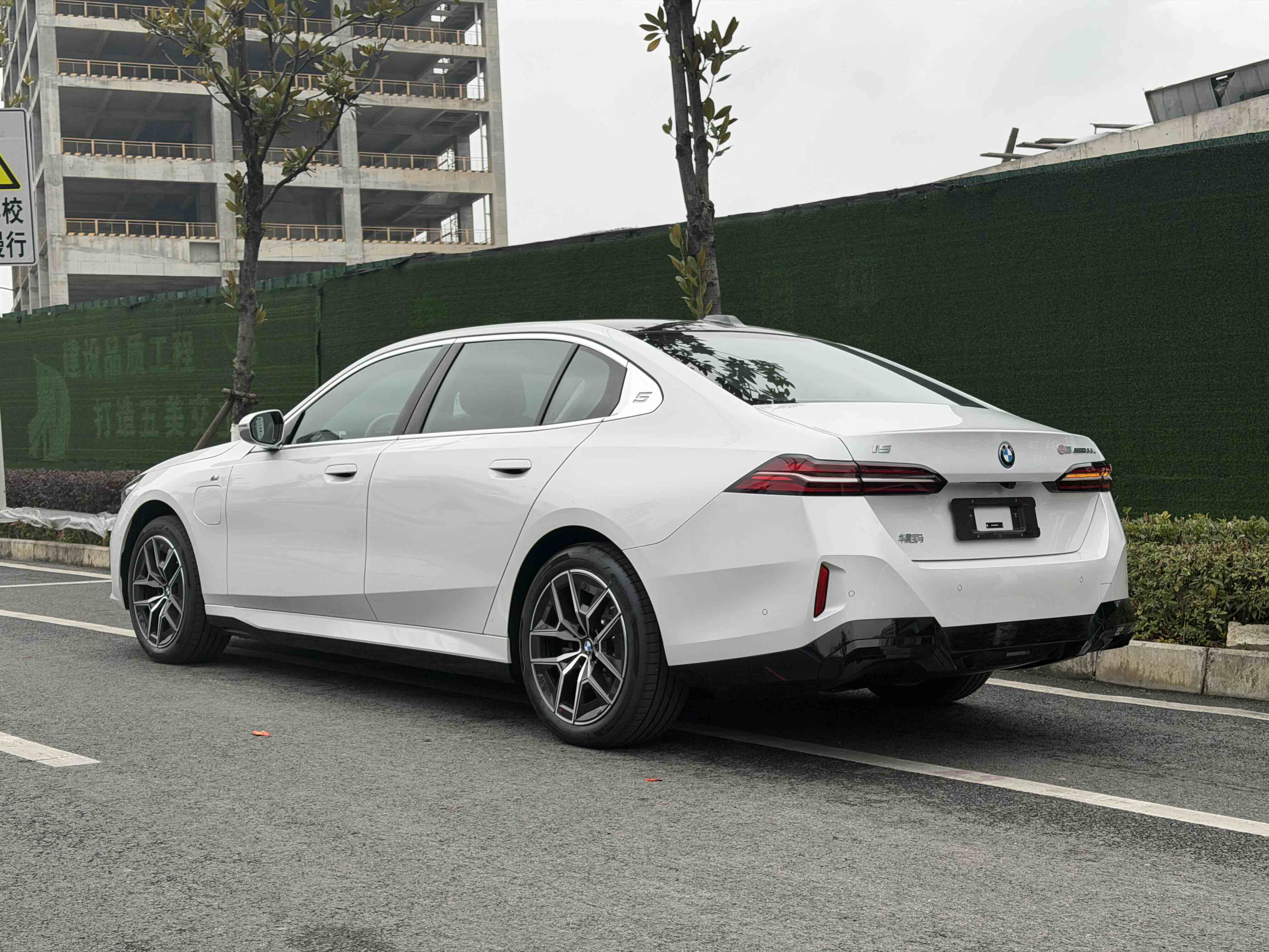 BMW i5 2026 immagine di auto #4