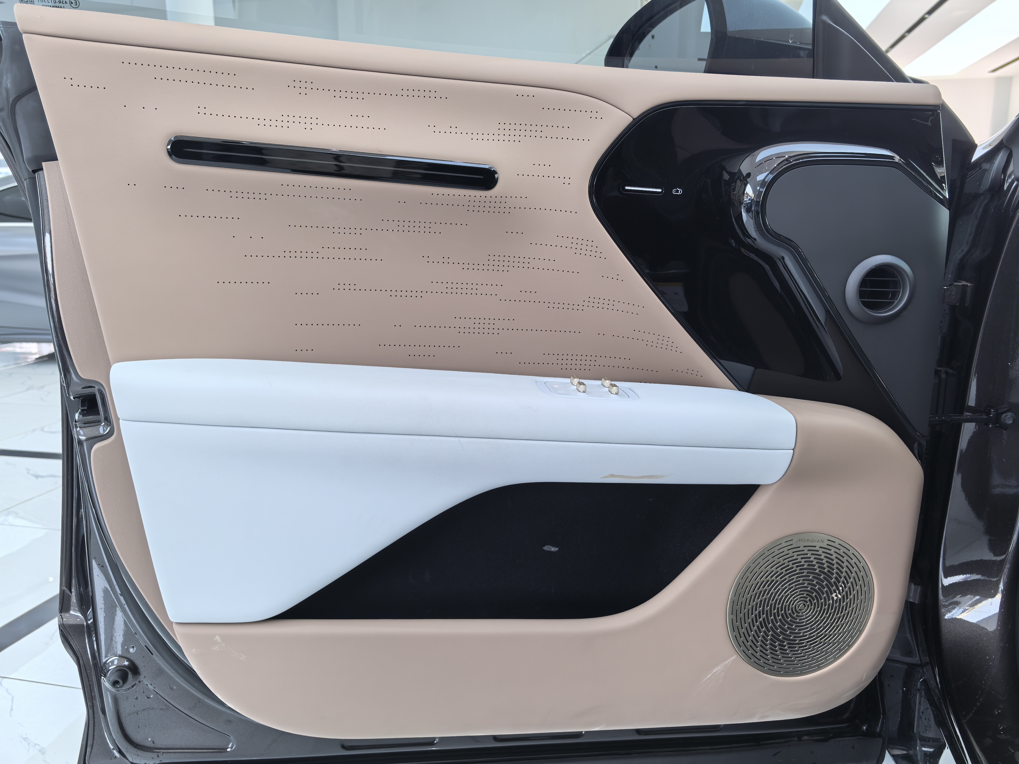 Avatr 07 2025 #4 Avatr 07 2025 car image #4