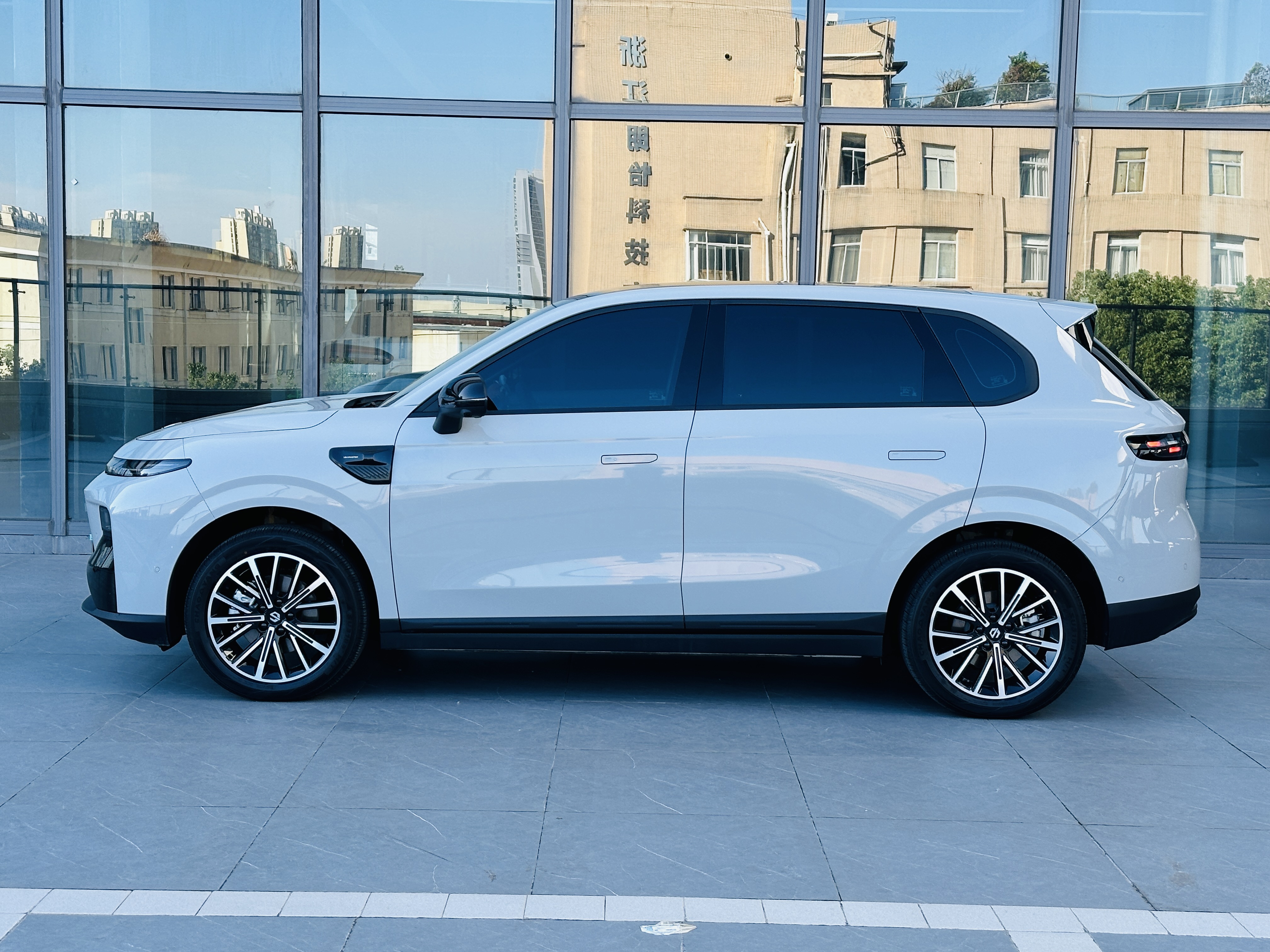 零跑汽车 零跑B10 2025 汽车图片 #4