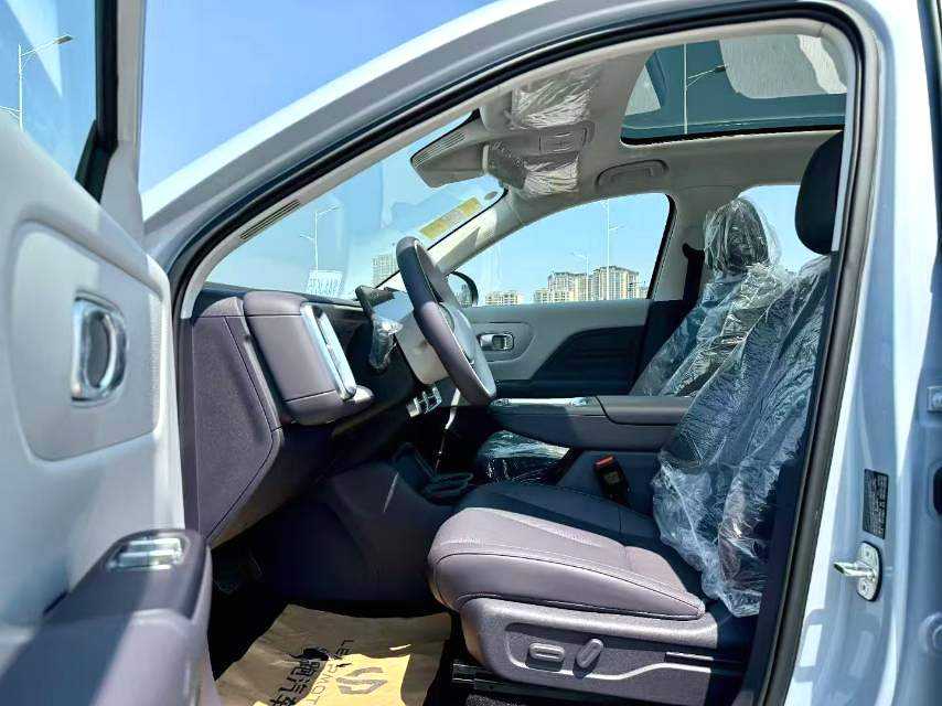 零跑汽车 零跑B10 2025 汽车图片 #4