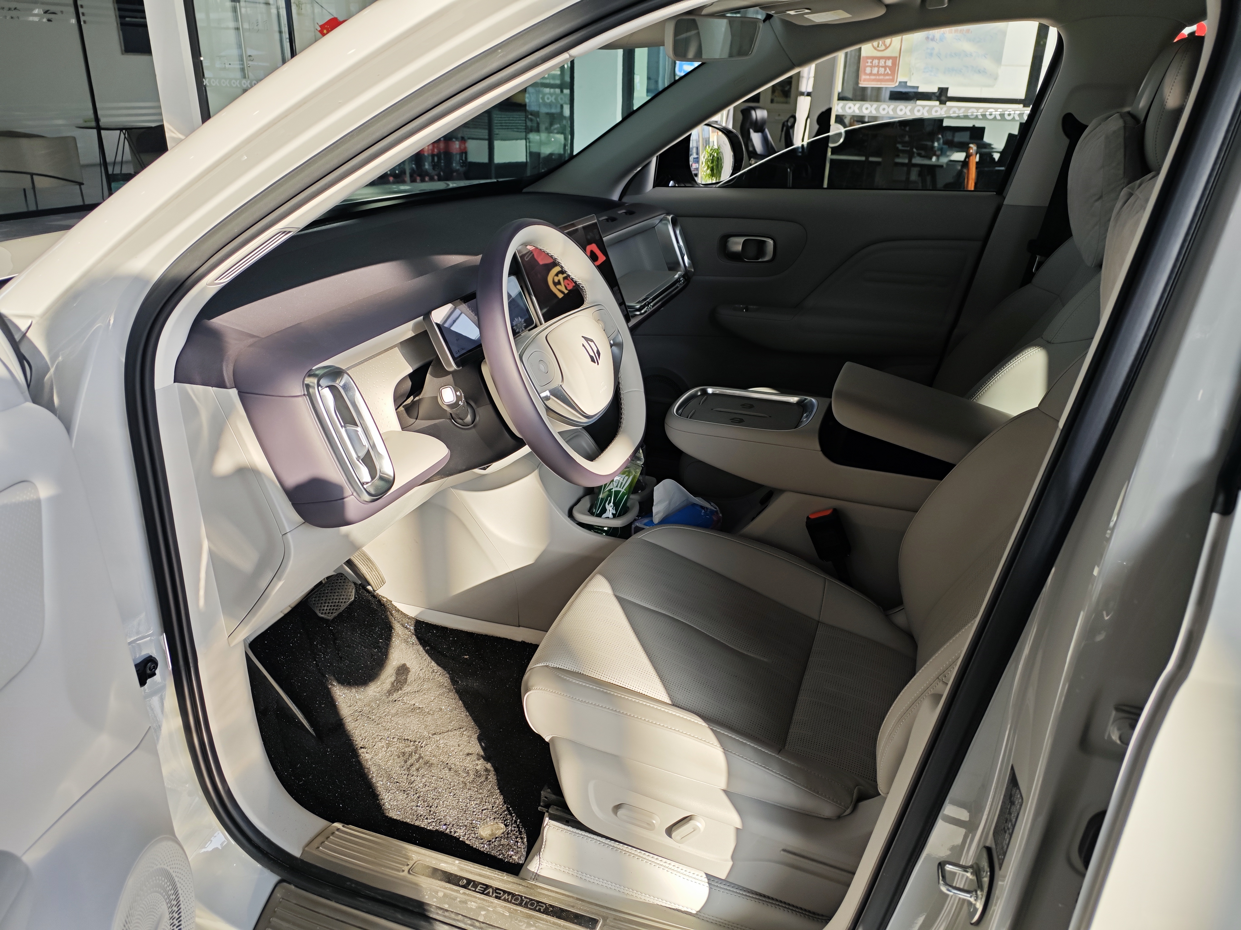 零跑汽车 零跑B10 2025 汽车图片 #4