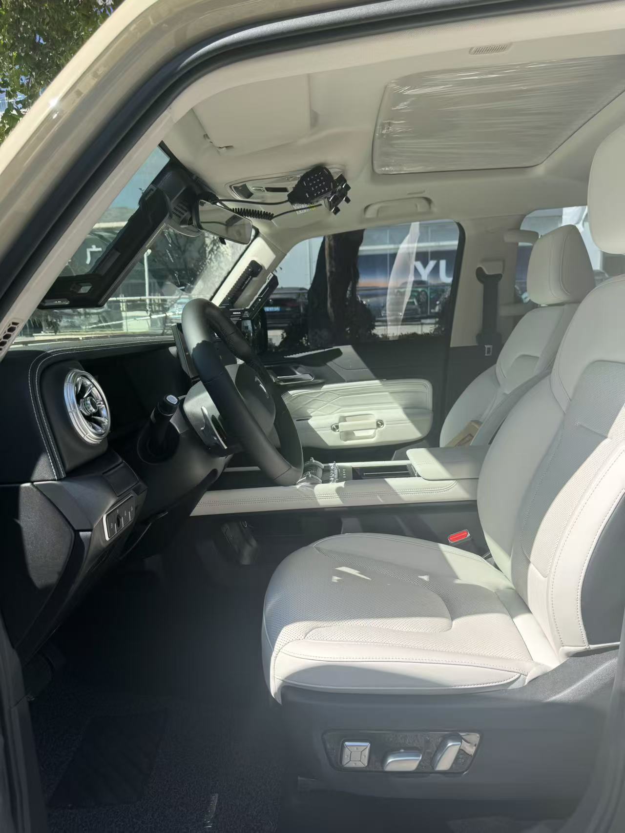 Tank 300 New Energy 2025 car image #4