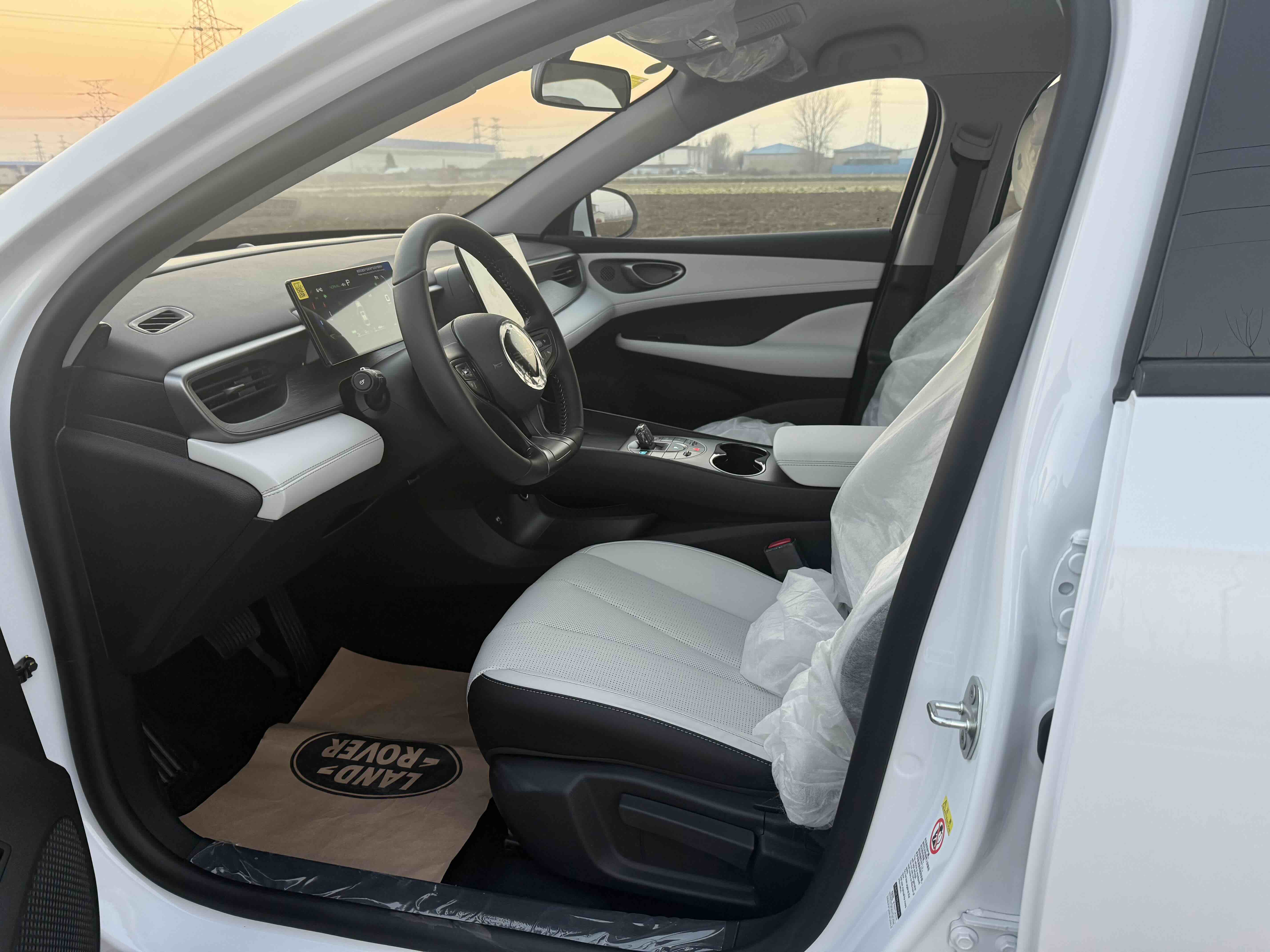 BYD Seal 05 DM-i 2025 #4 BYD Seal 05 DM-i 2025 car image #4