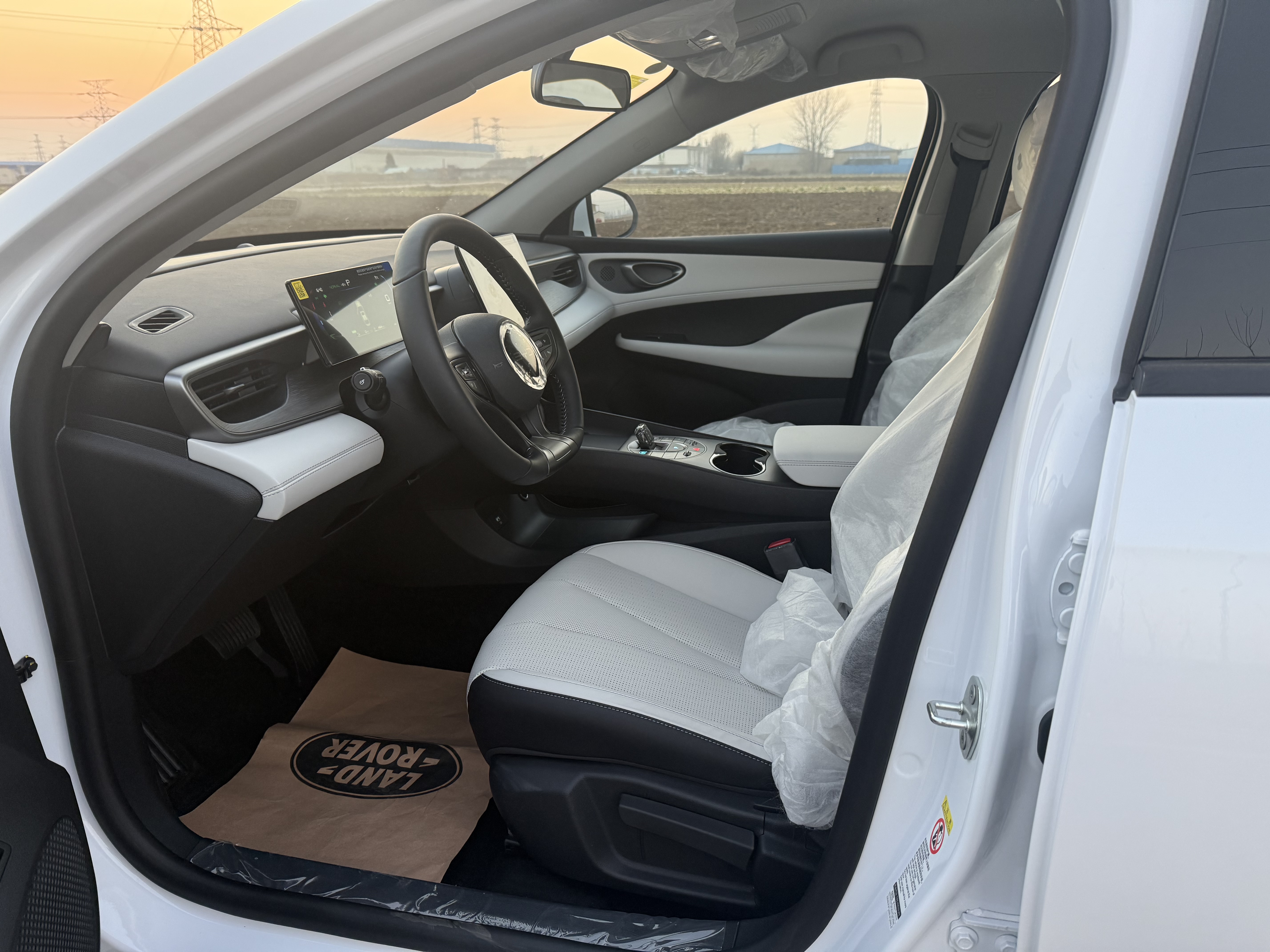 BYD Seal 05 DM-i 2025 #4 BYD Seal 05 DM-i 2025 car image #4