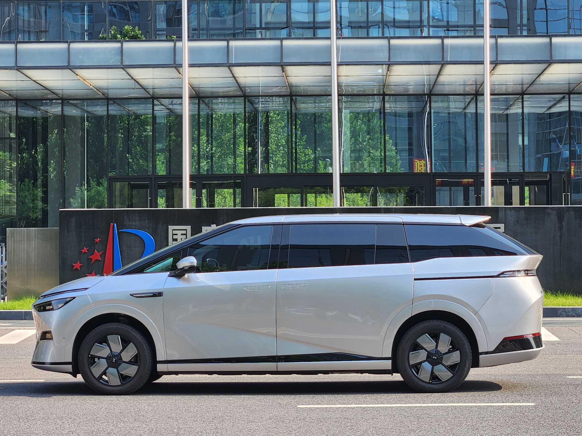 Xpeng X9 2025 imagem de carro #4