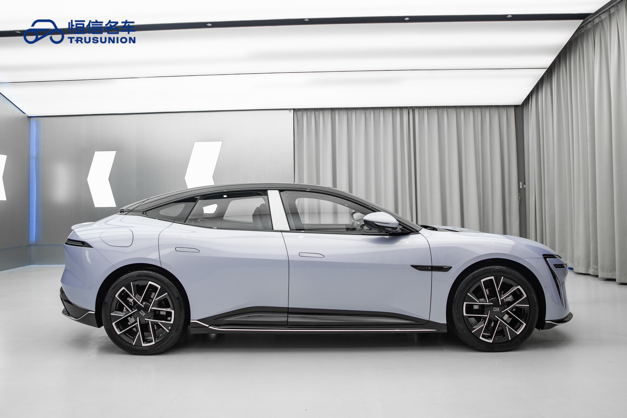 Avatr 06 2025 car image #4