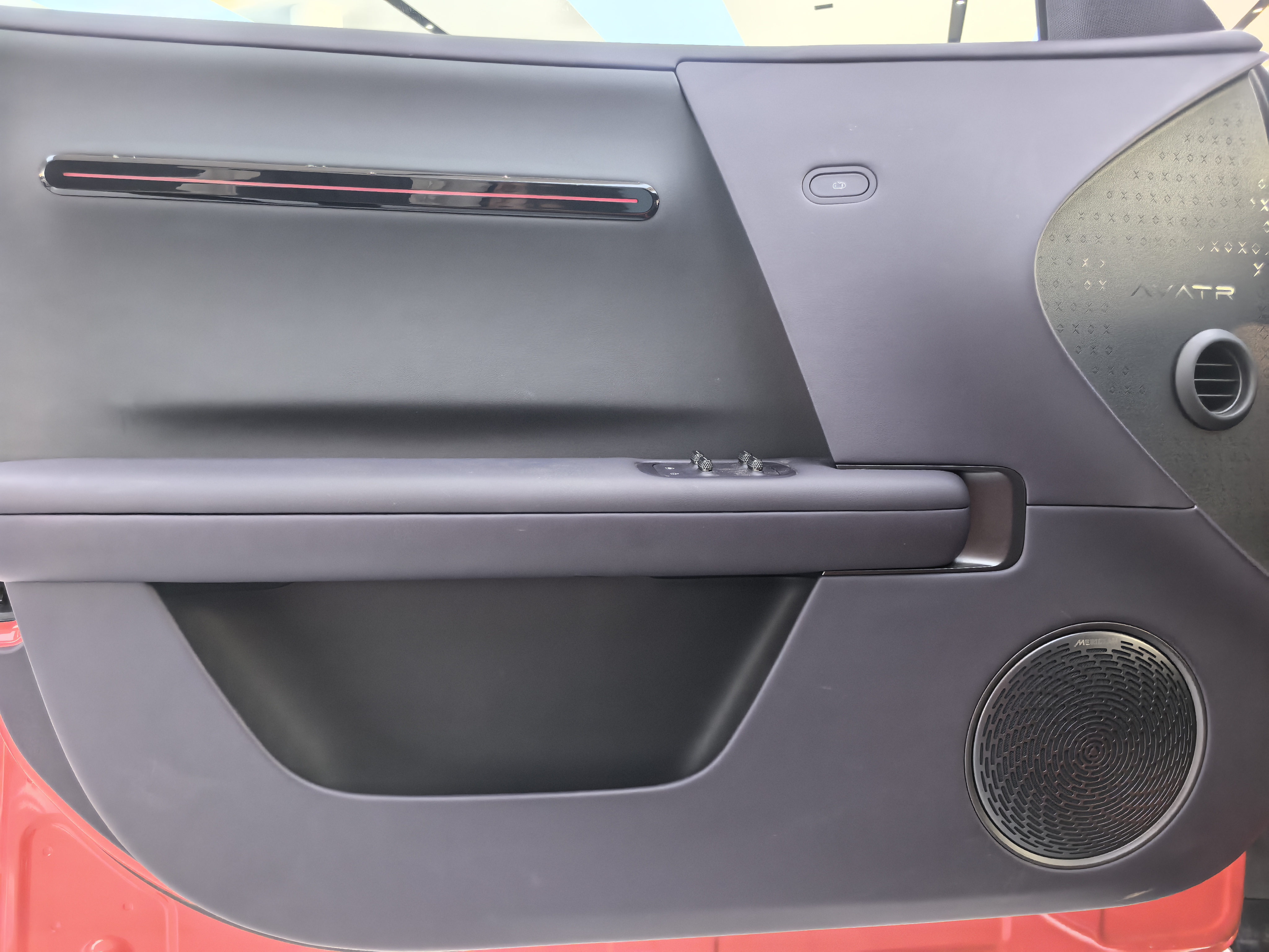 Avatr 06 2025 car image #4