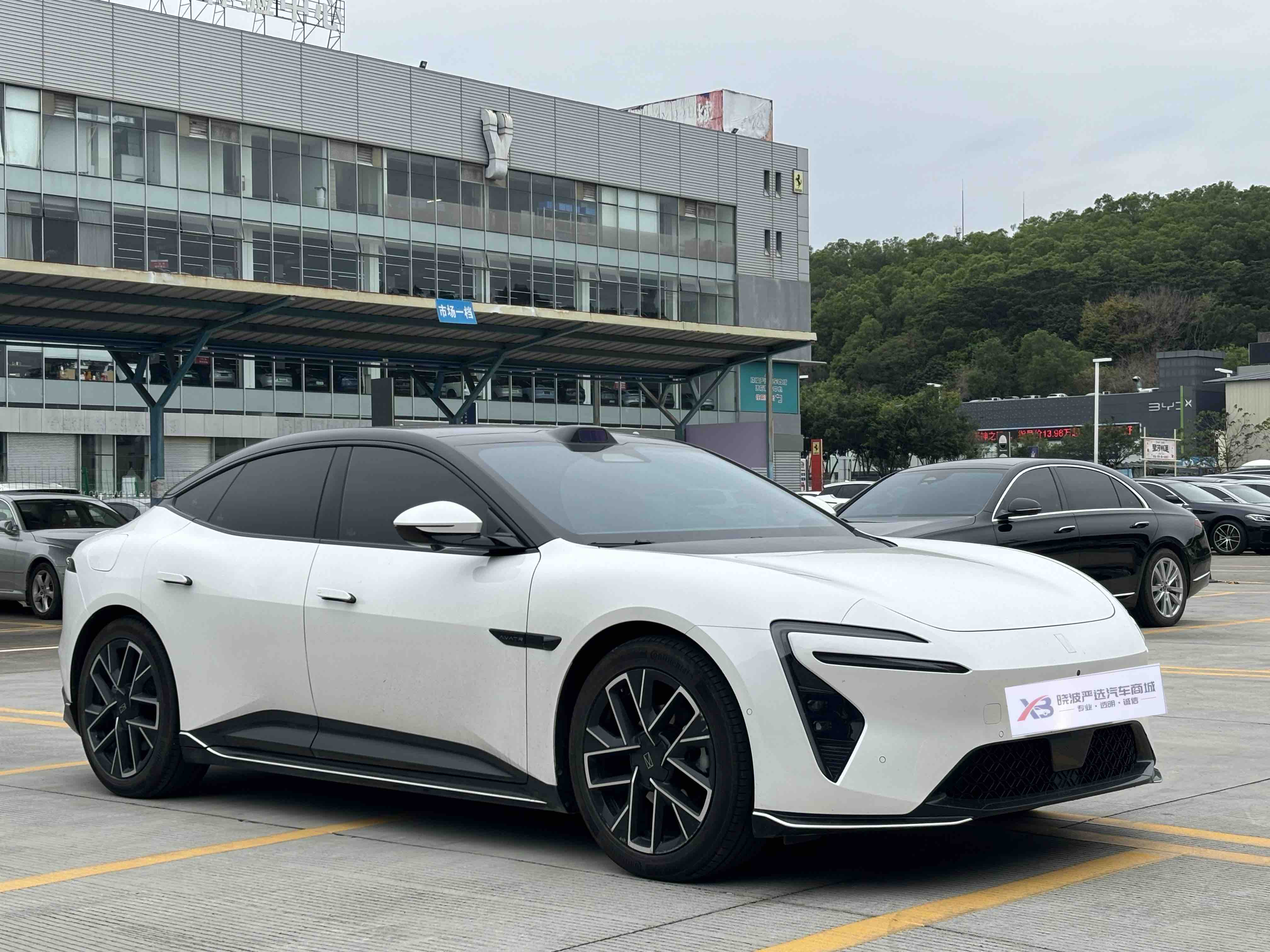 Avatr 06 2025 car image #4