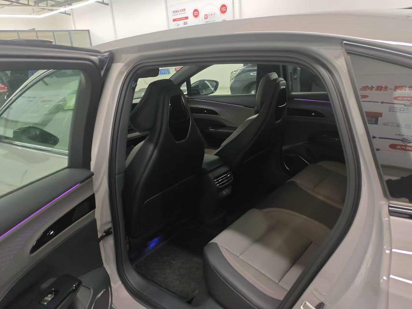 HongQi EH7 2025 #4 HongQi EH7 2025 car image #4