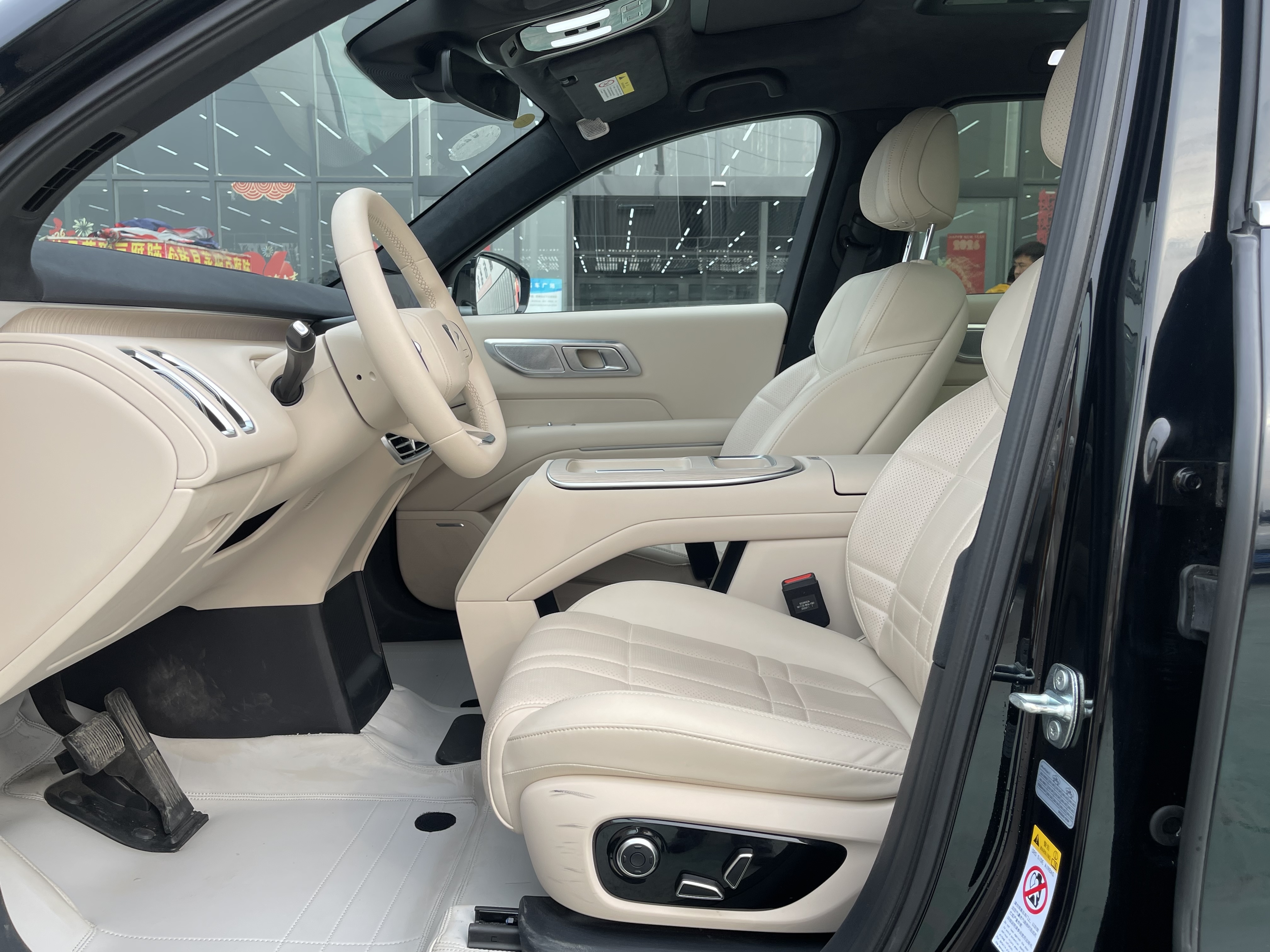 Deepal S09 2025 car image #4