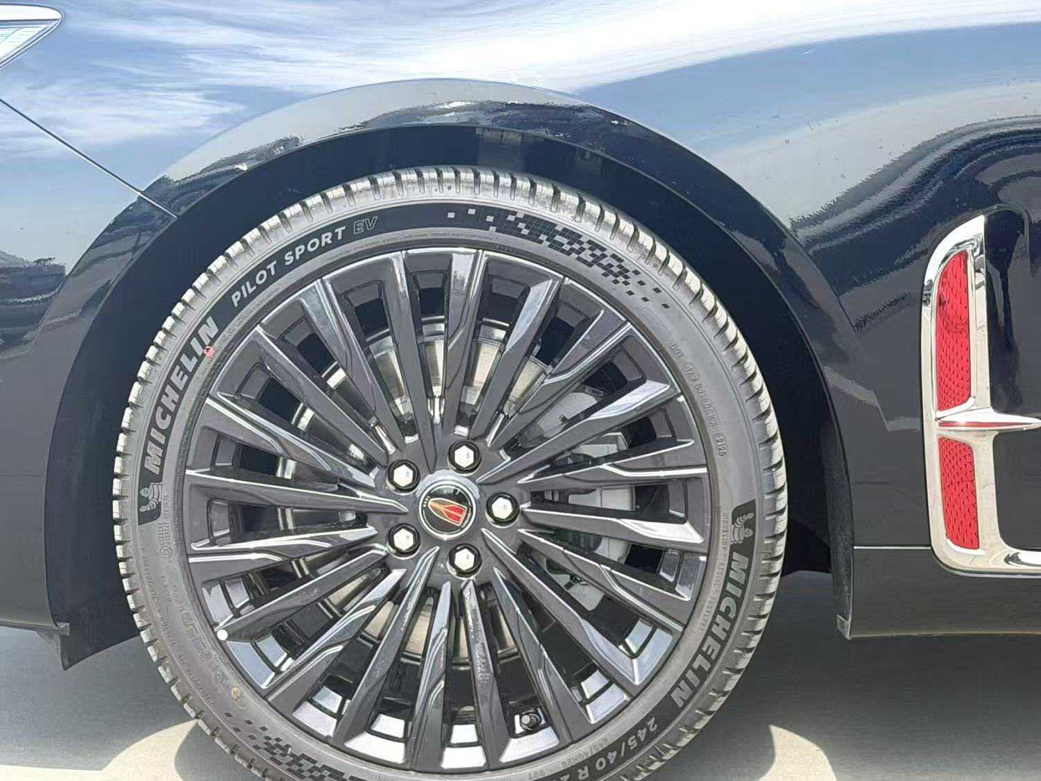 HongQi H9 2026 car image #4