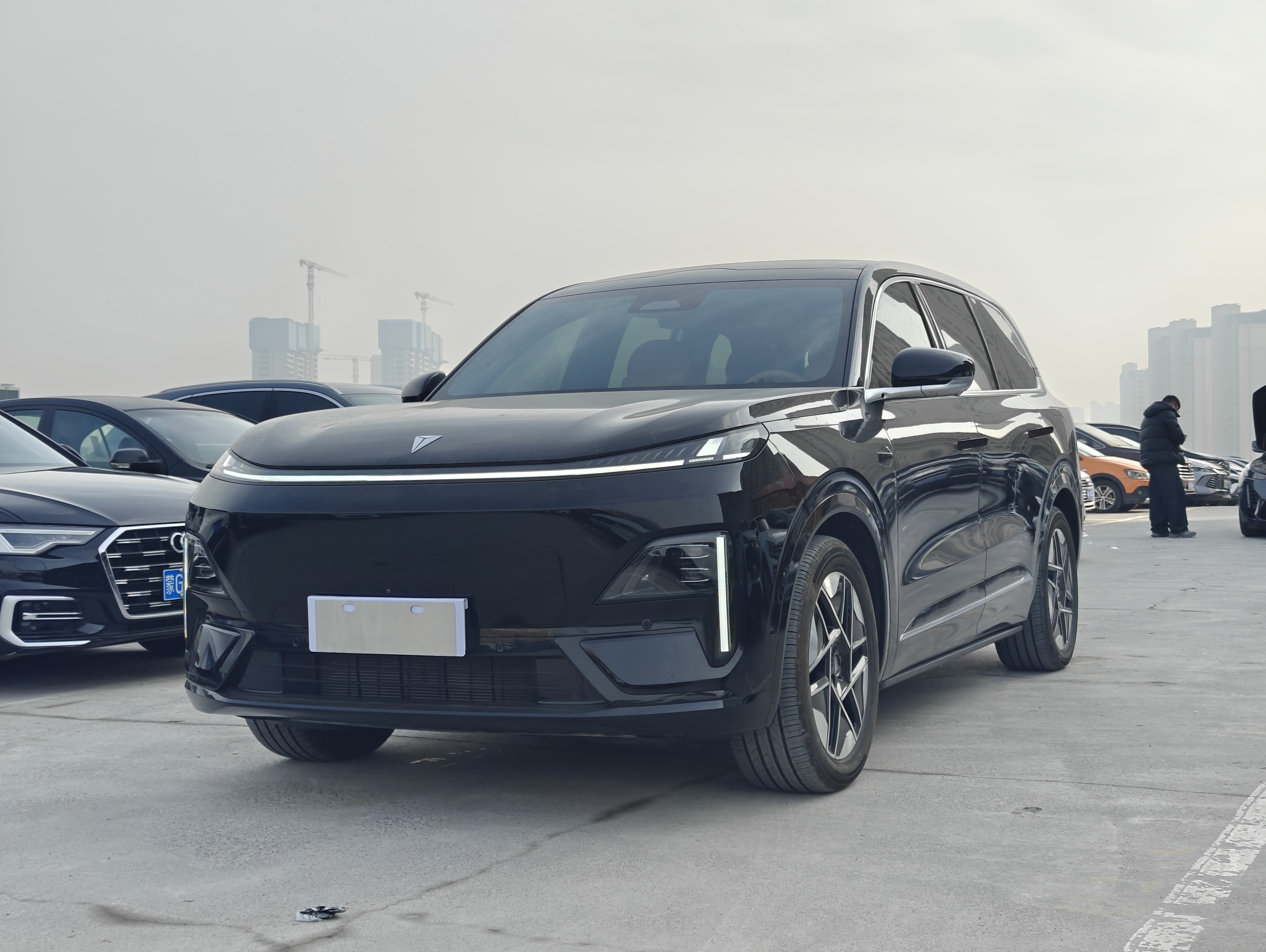 Deepal S09 2025 car image #4