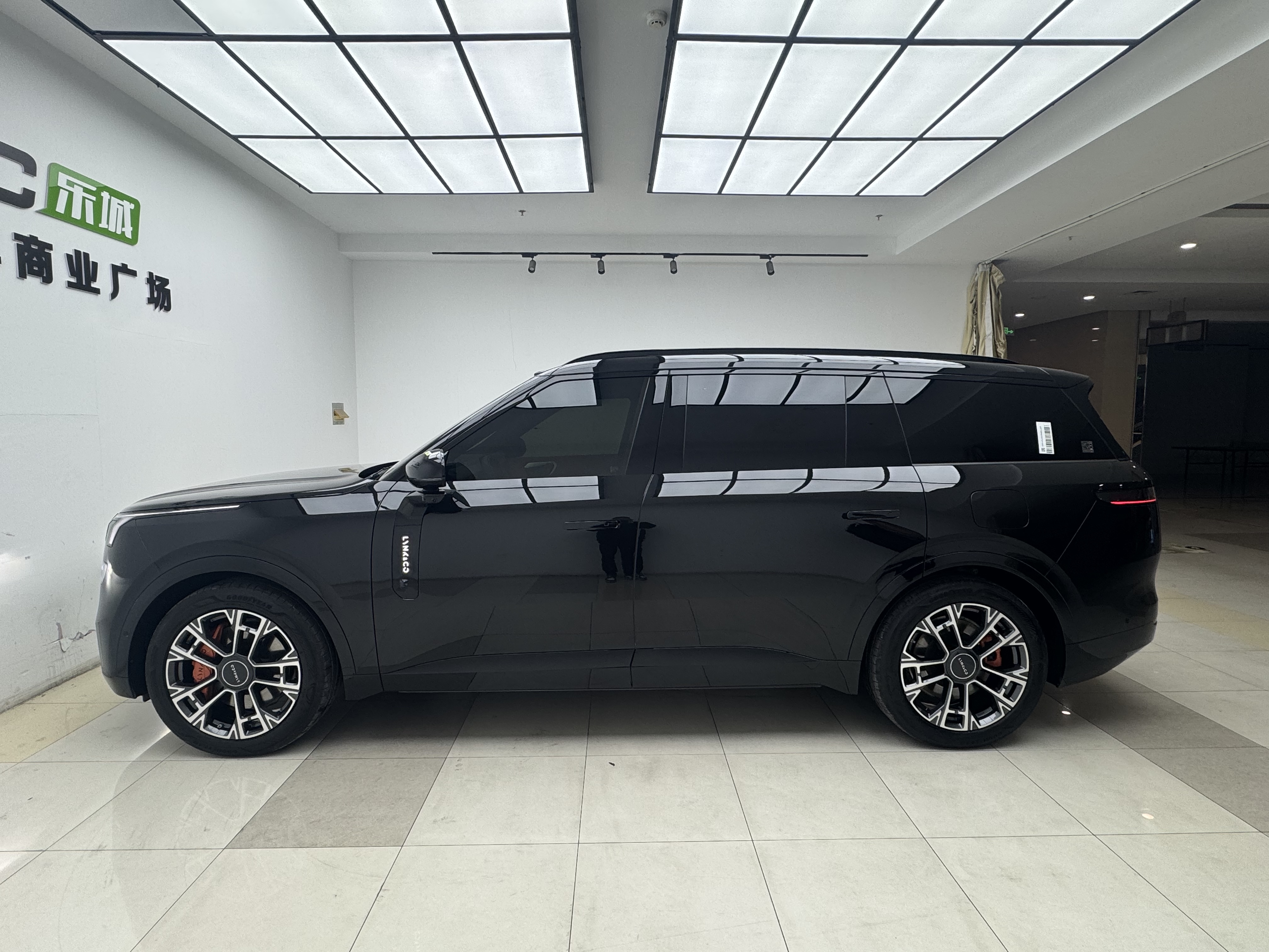 Lynk & Co 900 2025 car image #4