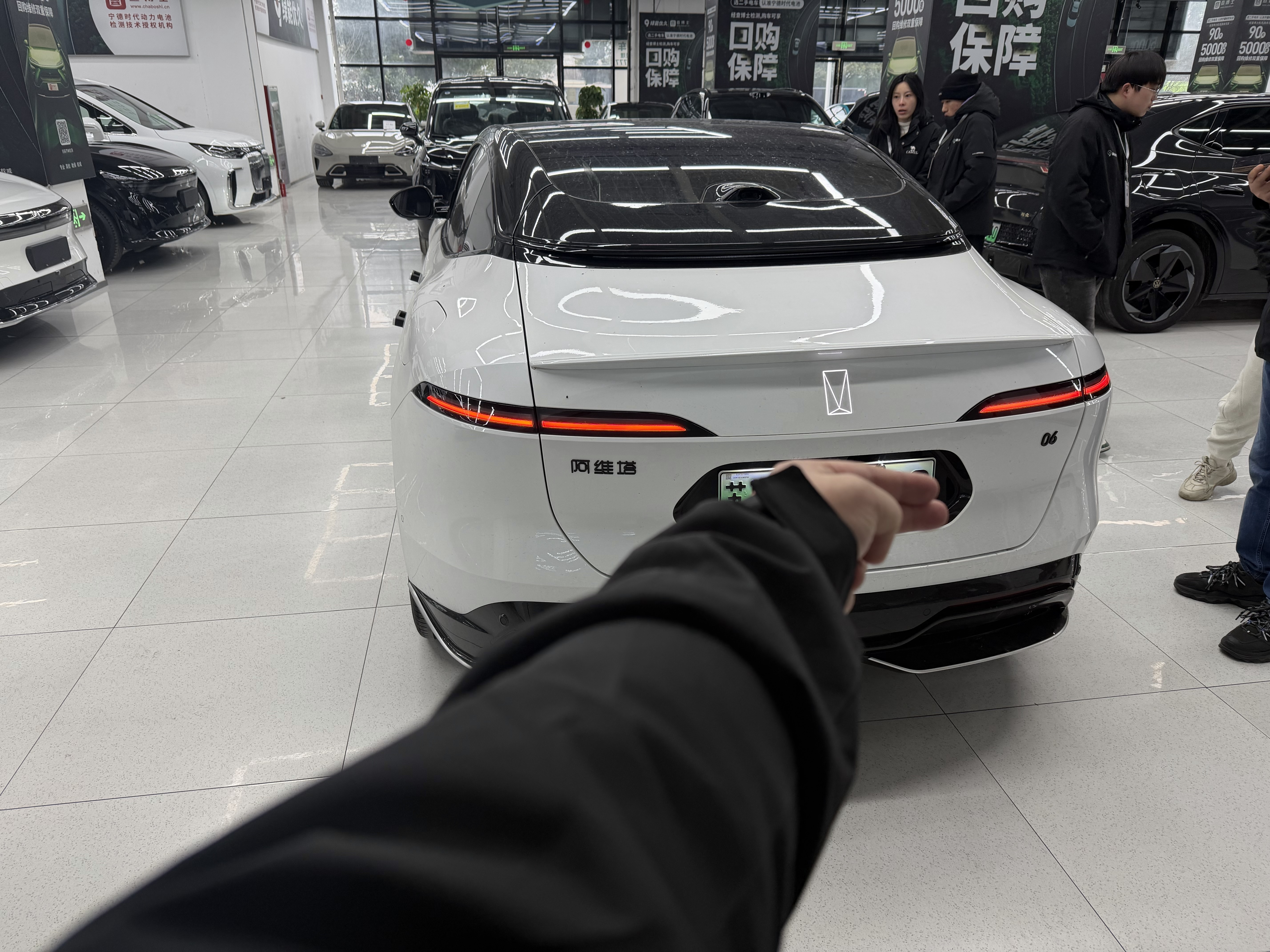 Avatr 06 2025 car image #4