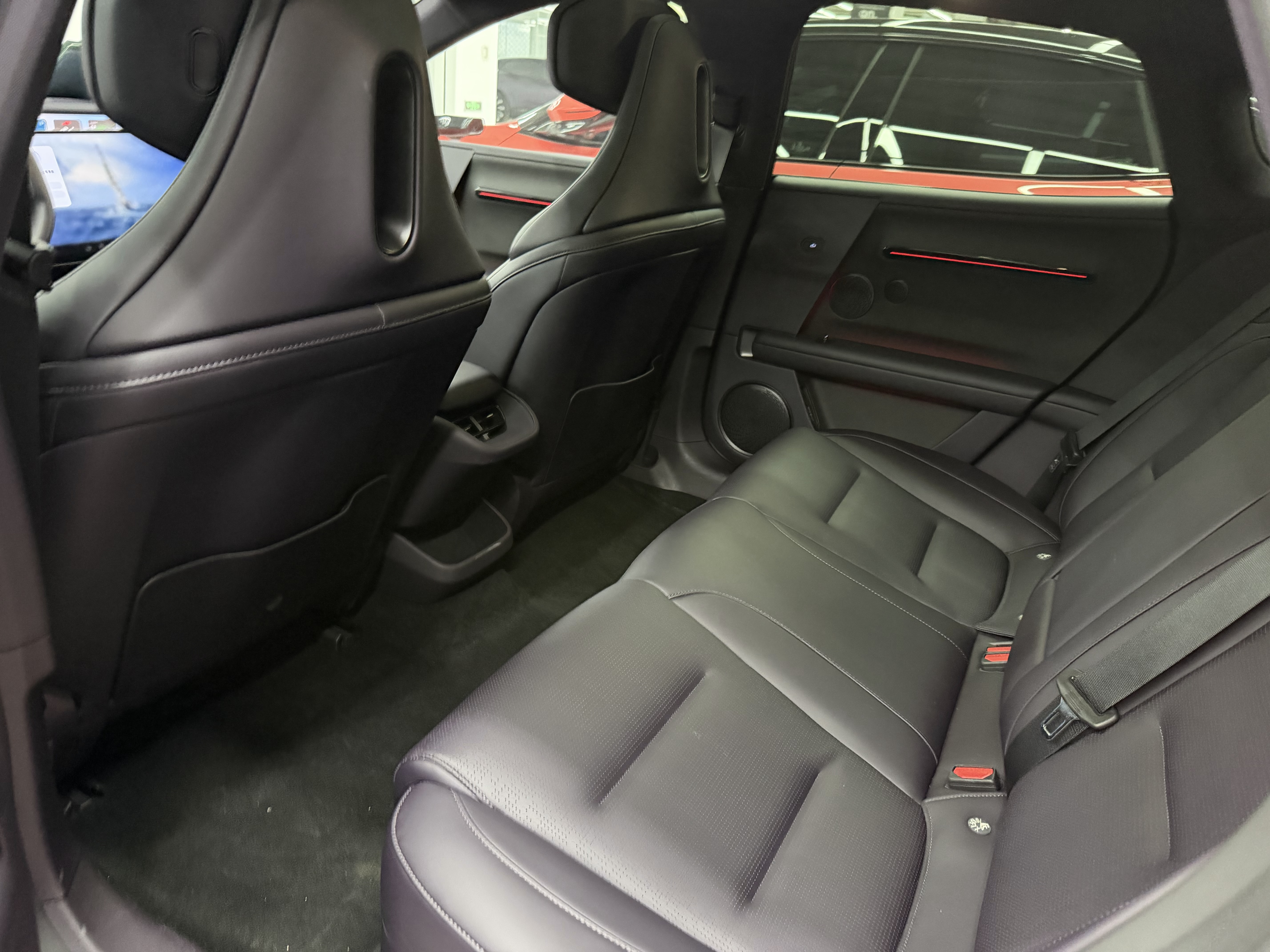 Avatr 06 2025 car image #4