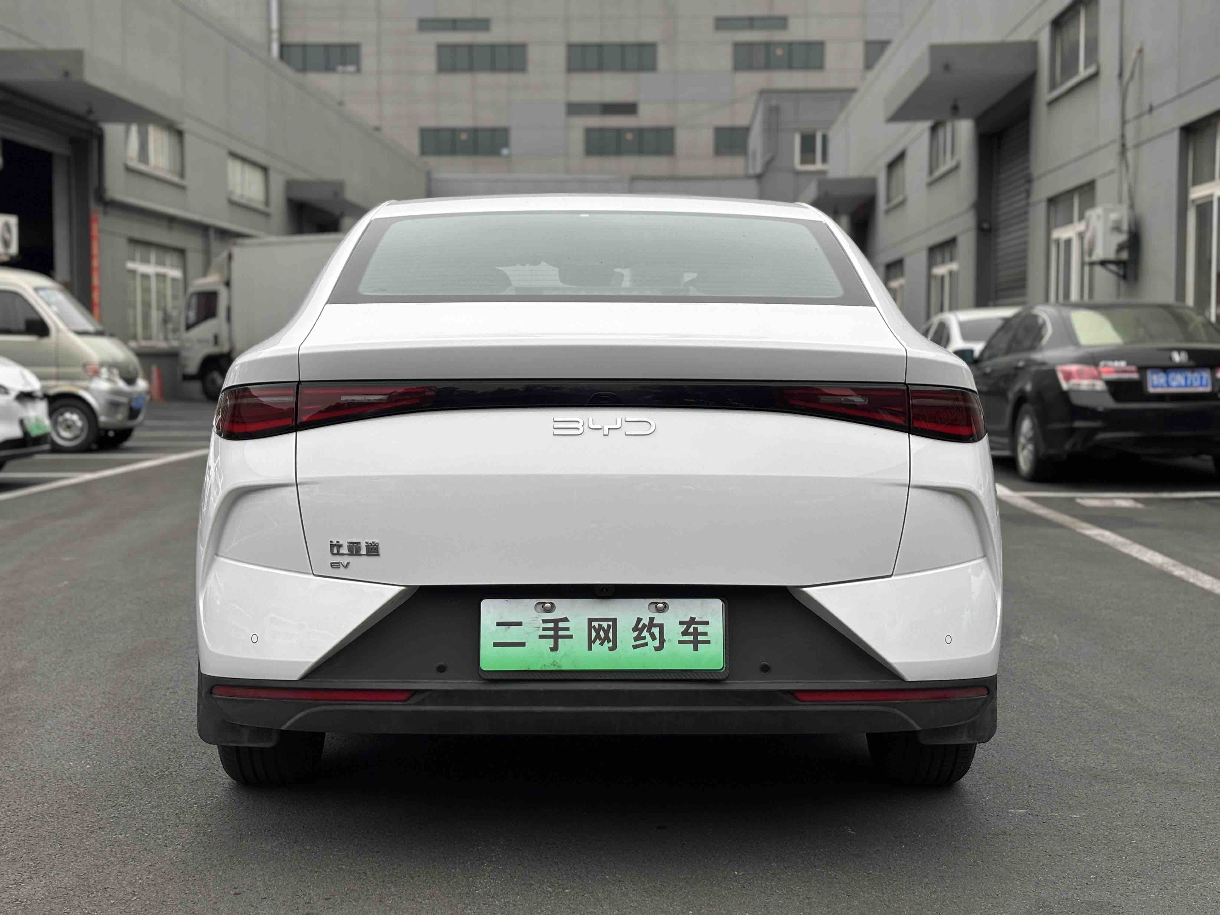 BYD e7 2025 immagine di auto #4