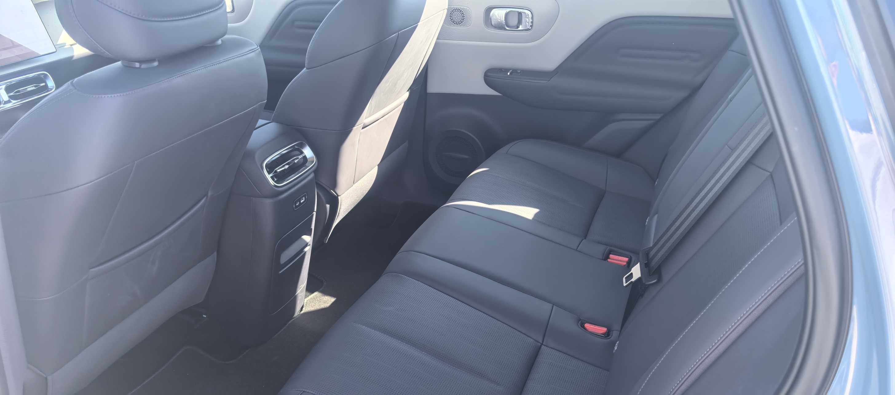 零跑汽车 零跑B10 2025 汽车图片 #4