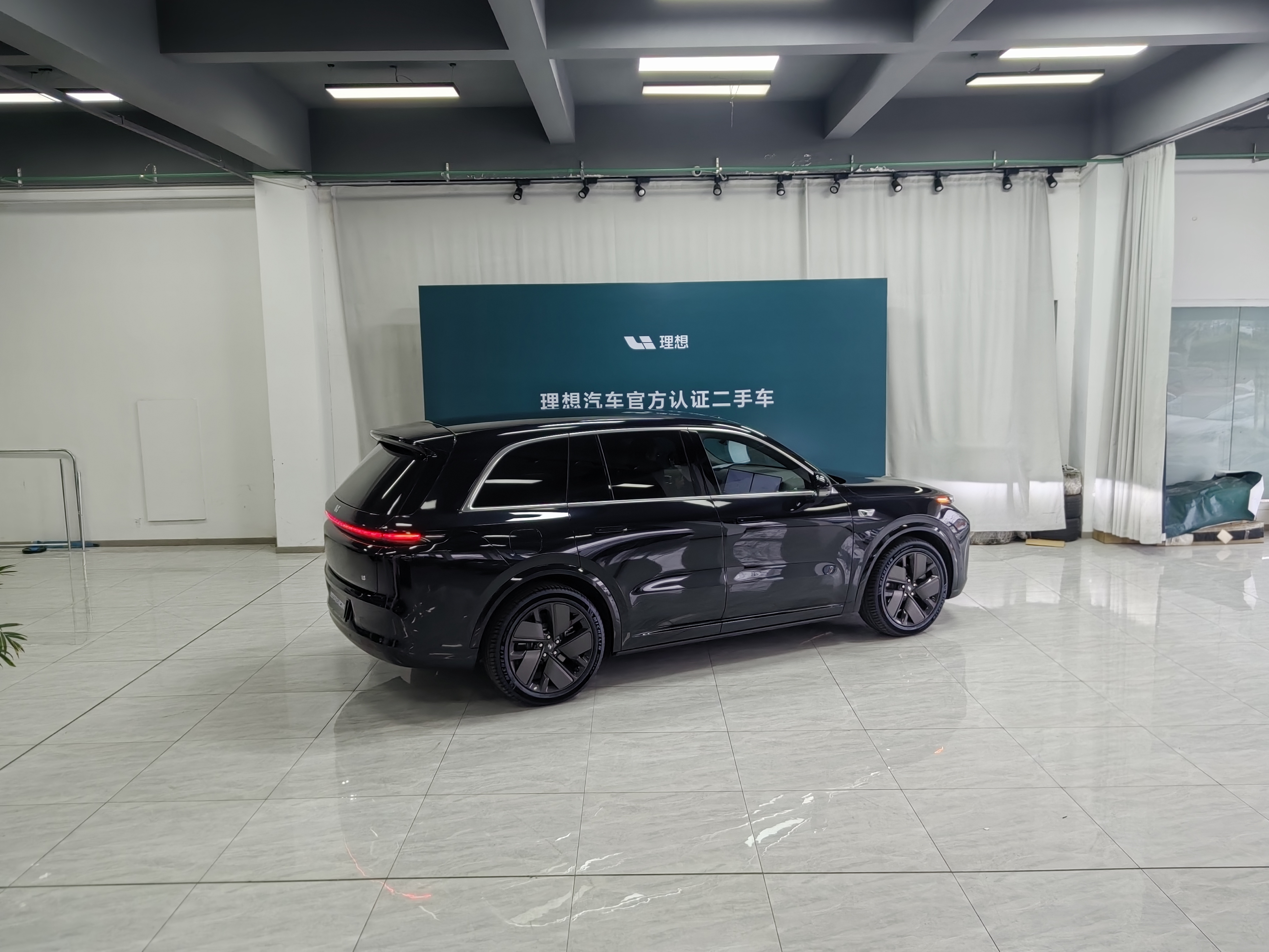 Li L8 2025 изображение автомобиля #4