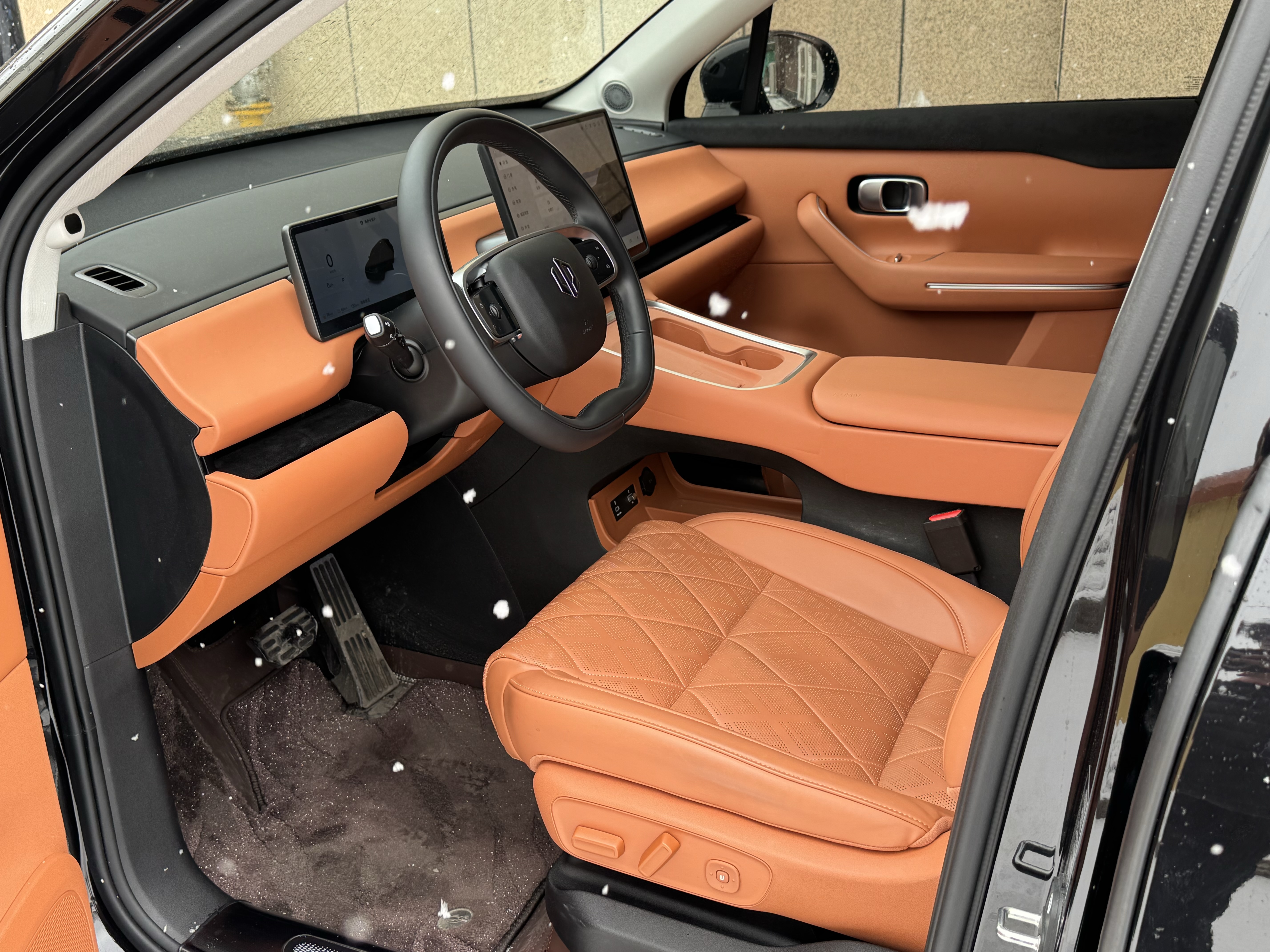 Leapmotor C16 2025 immagine di auto #4