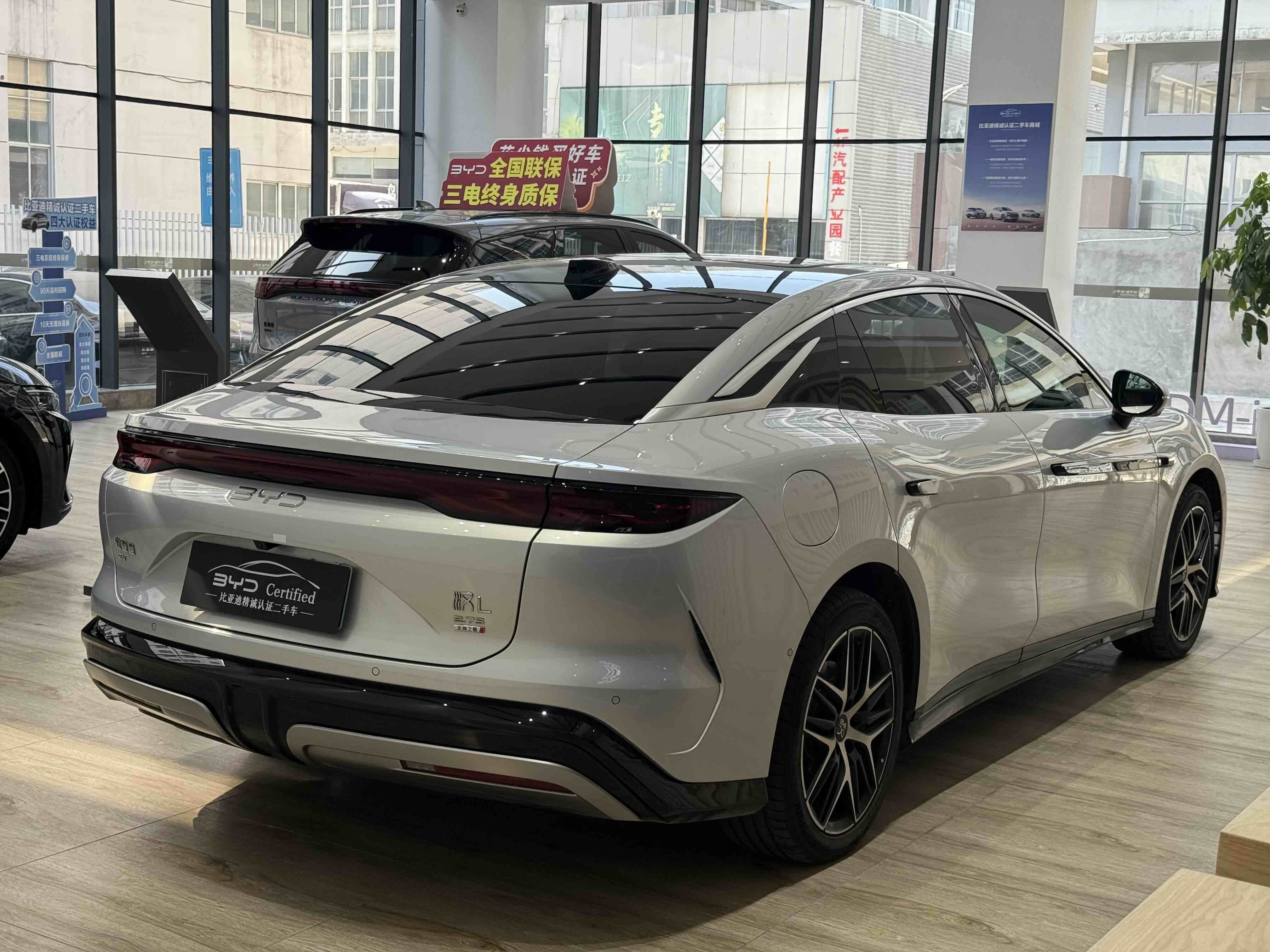 BYD HanL 2025 car image #4