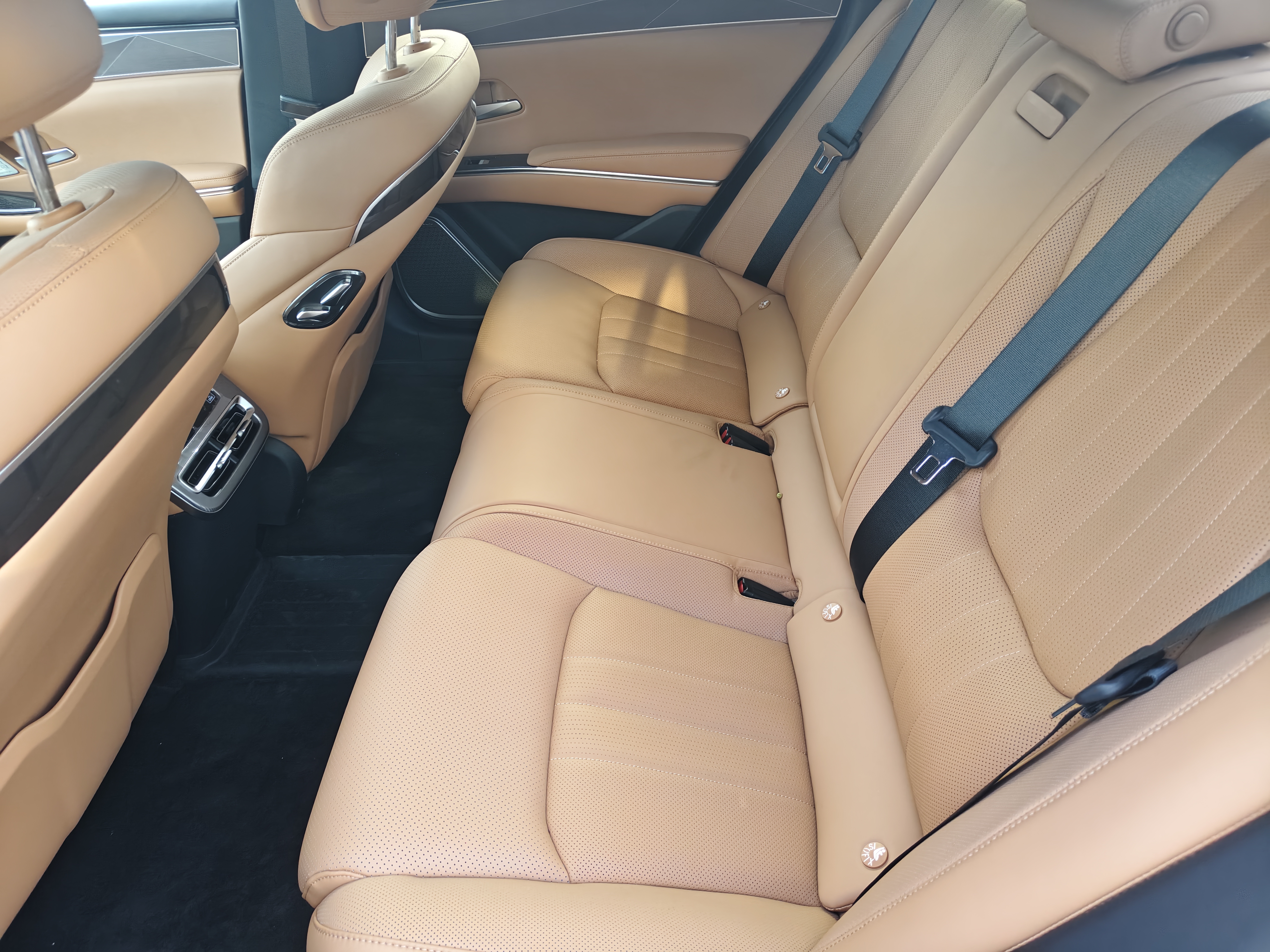 BYD HanL 2025 #4 BYD HanL 2025 car image #4