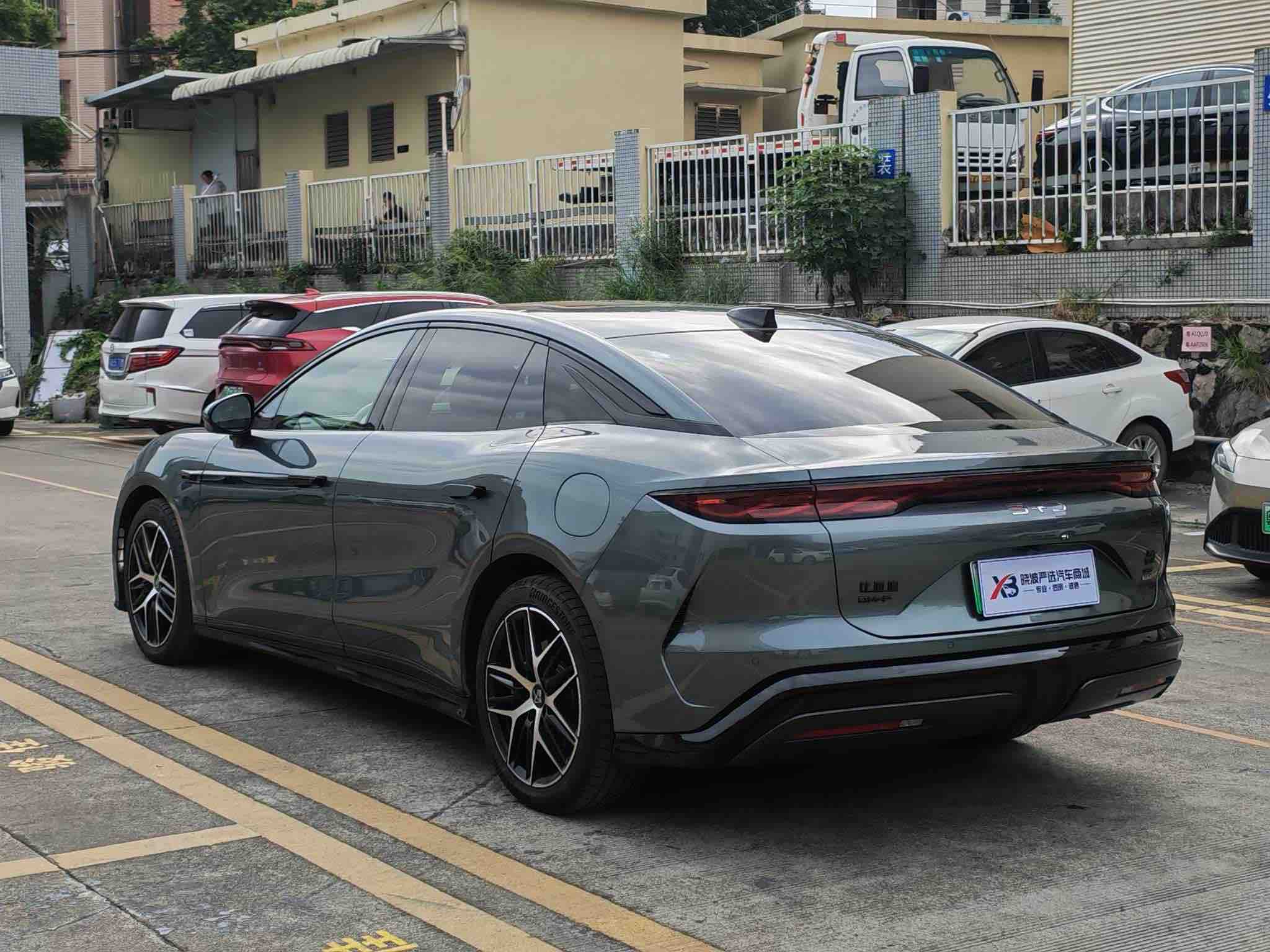 BYD HanL 2025 car image #4