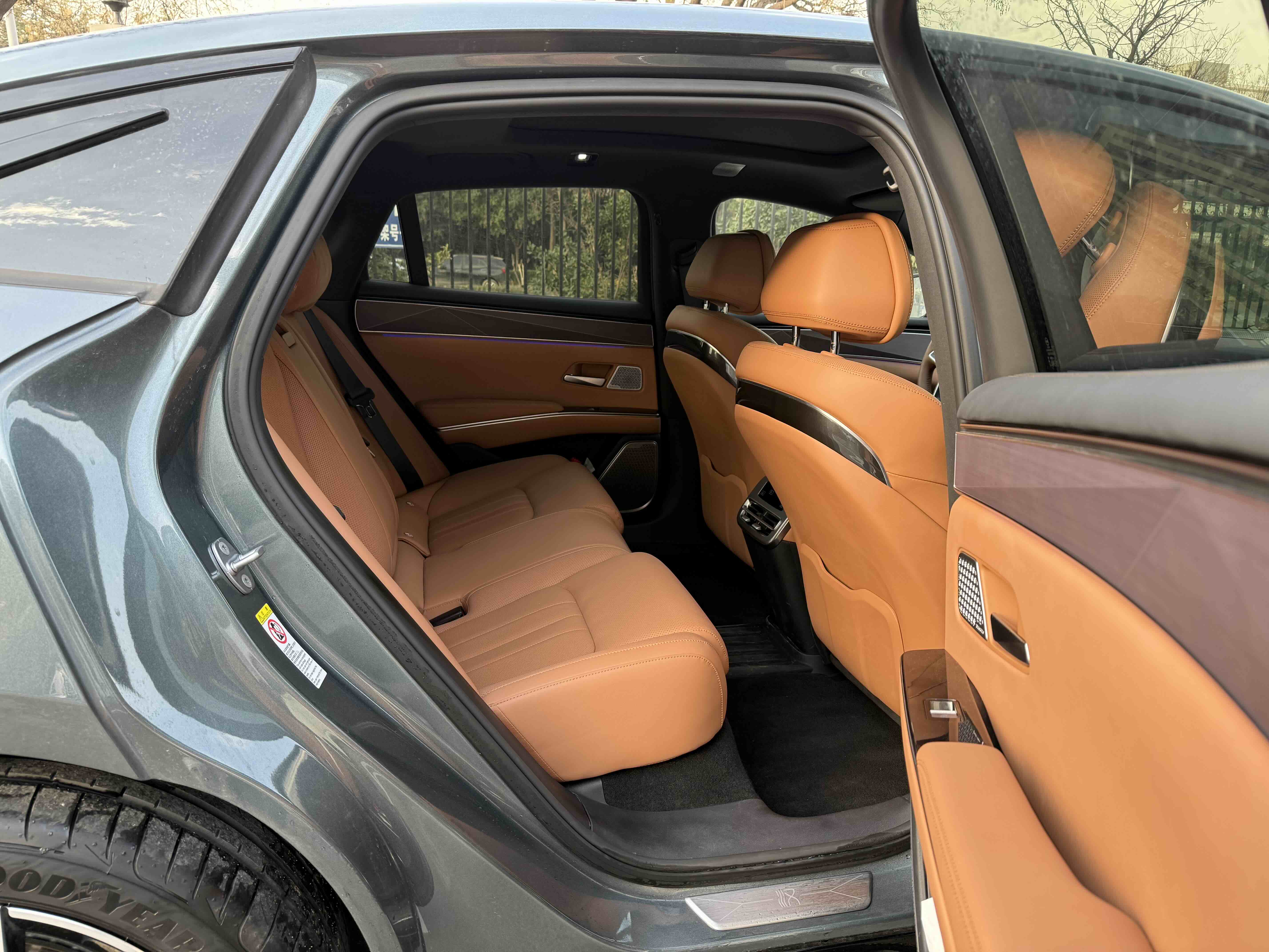 BYD HanL 2025 #4 BYD HanL 2025 car image #4