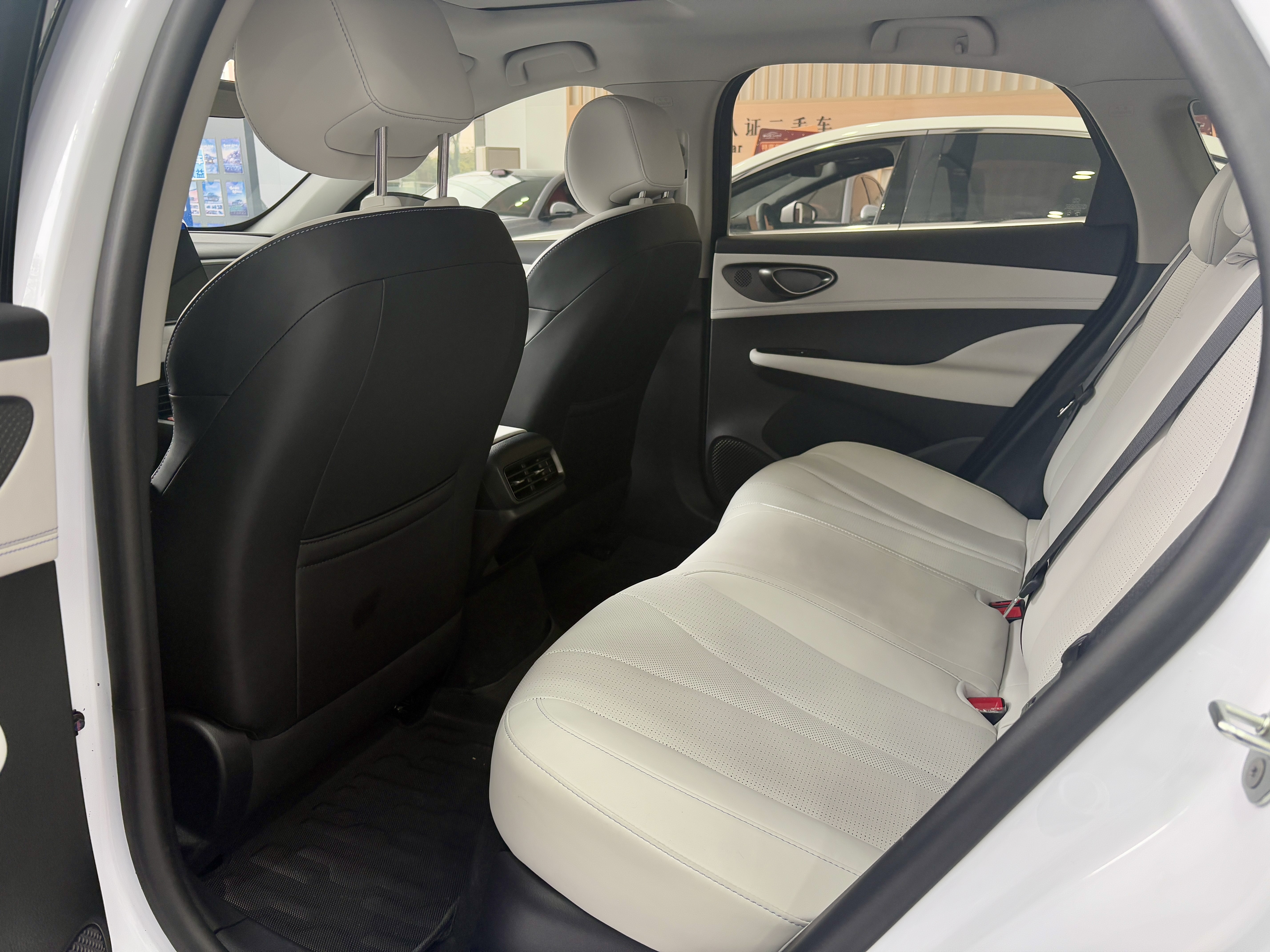 BYD Seal 05 DM-i 2025 car image #4