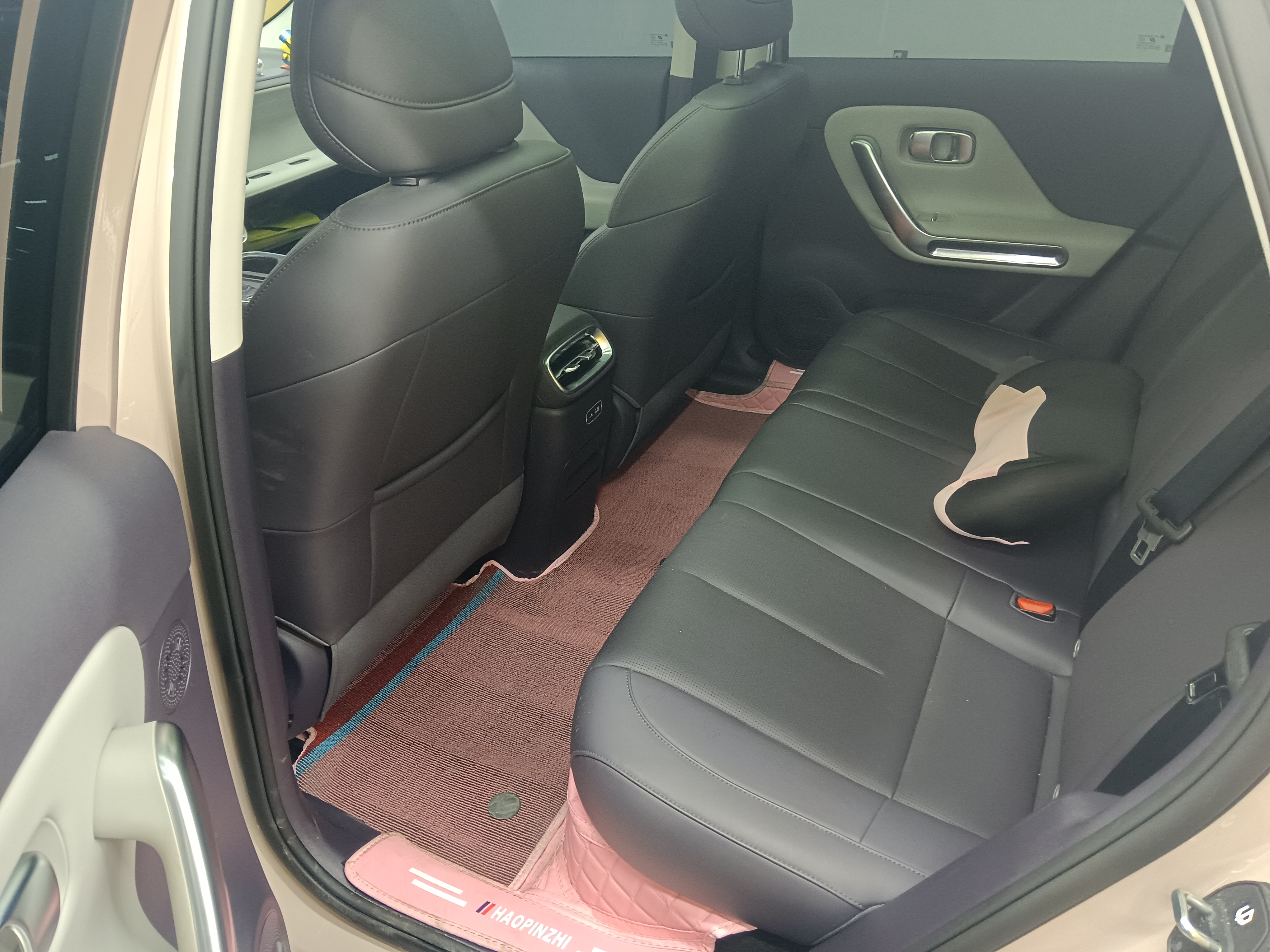 零跑汽车 零跑B01 2025 汽车图片 #4