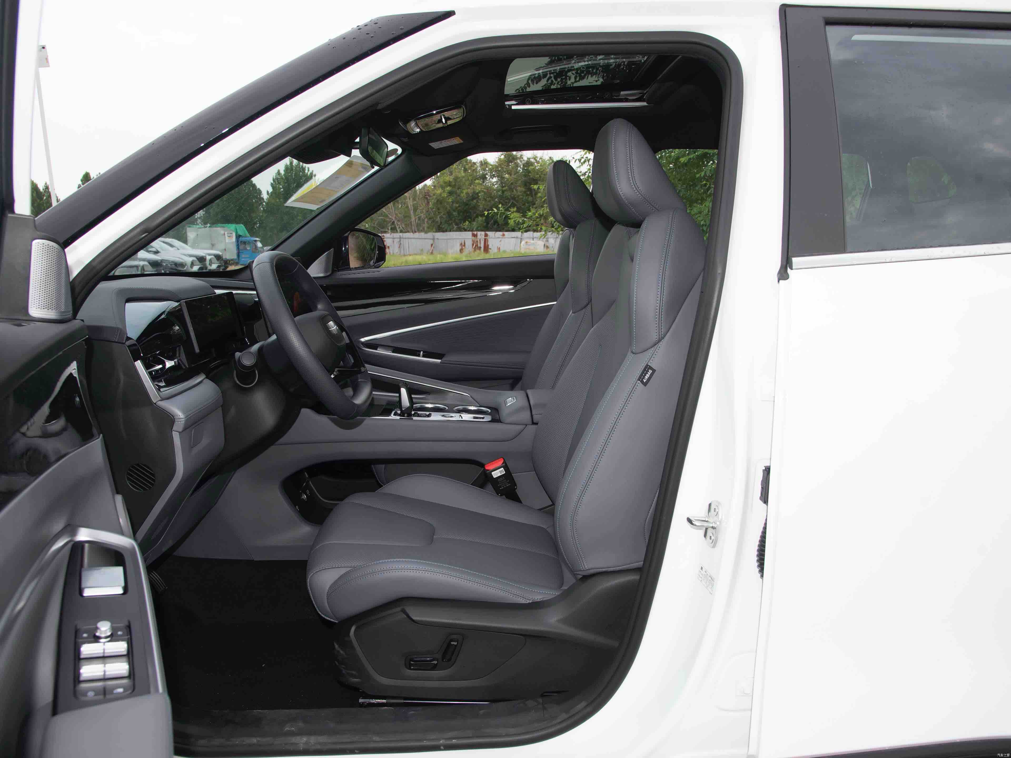 GEELY Boyue 2026 immagine di auto #4