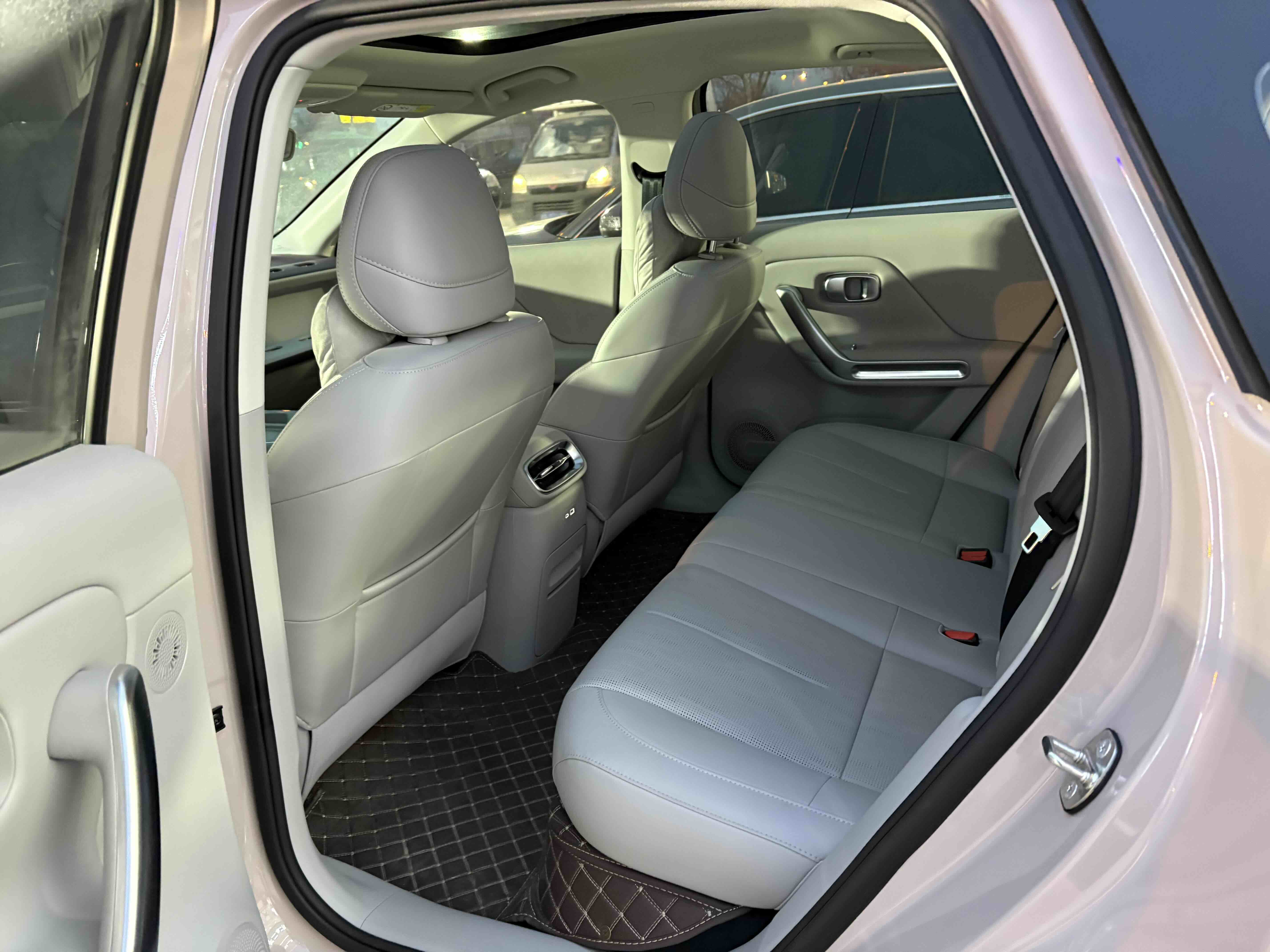 零跑汽车 零跑B01 2025 汽车图片 #4