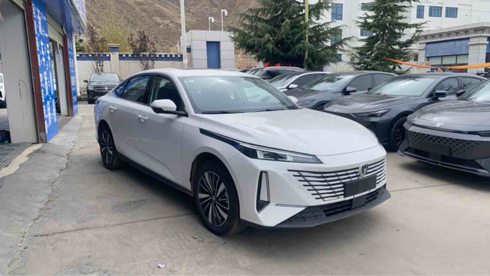 Changan EadoPHEV 2025 car image #4
