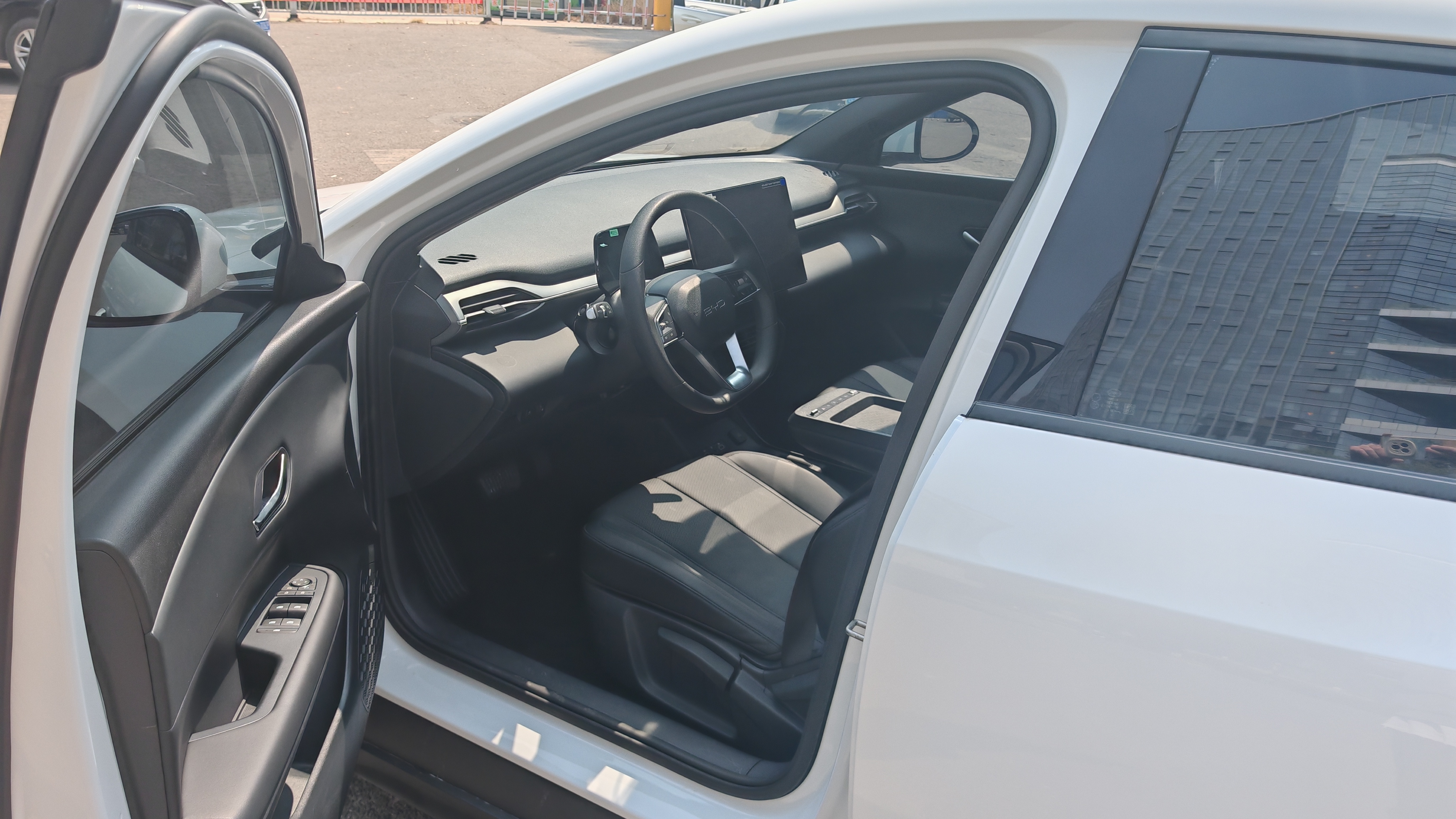 BYD e7 2025 immagine di auto #4