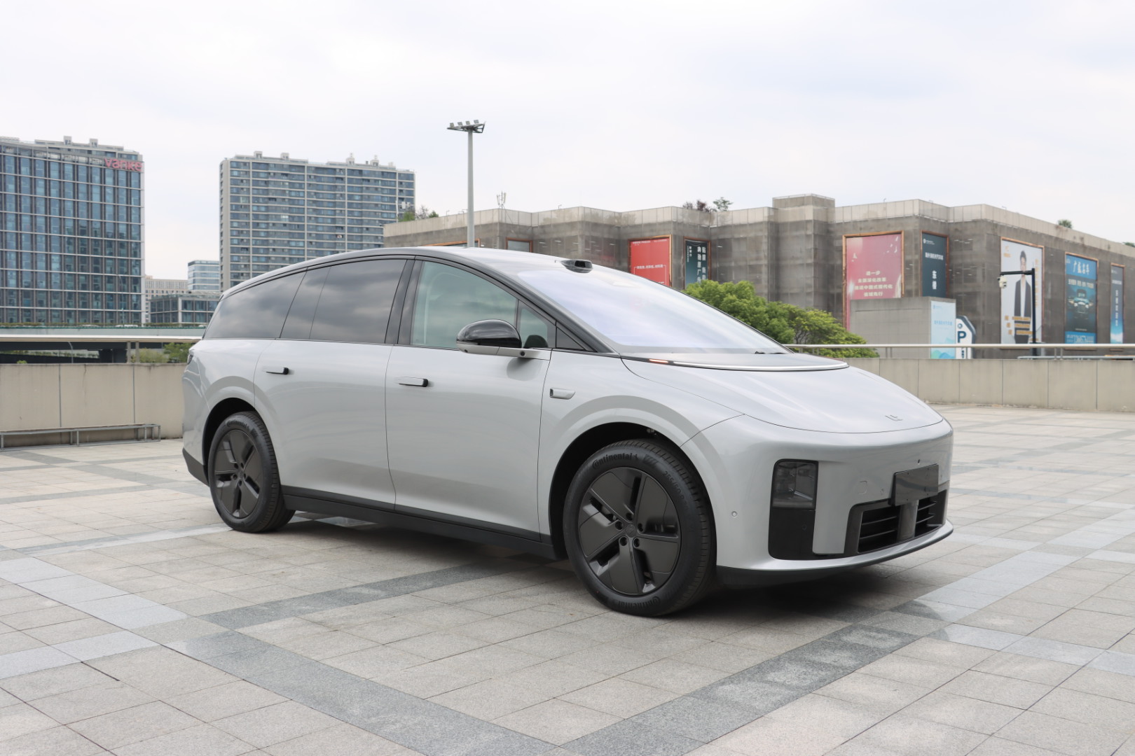 Li i8 2025 image de voiture #4