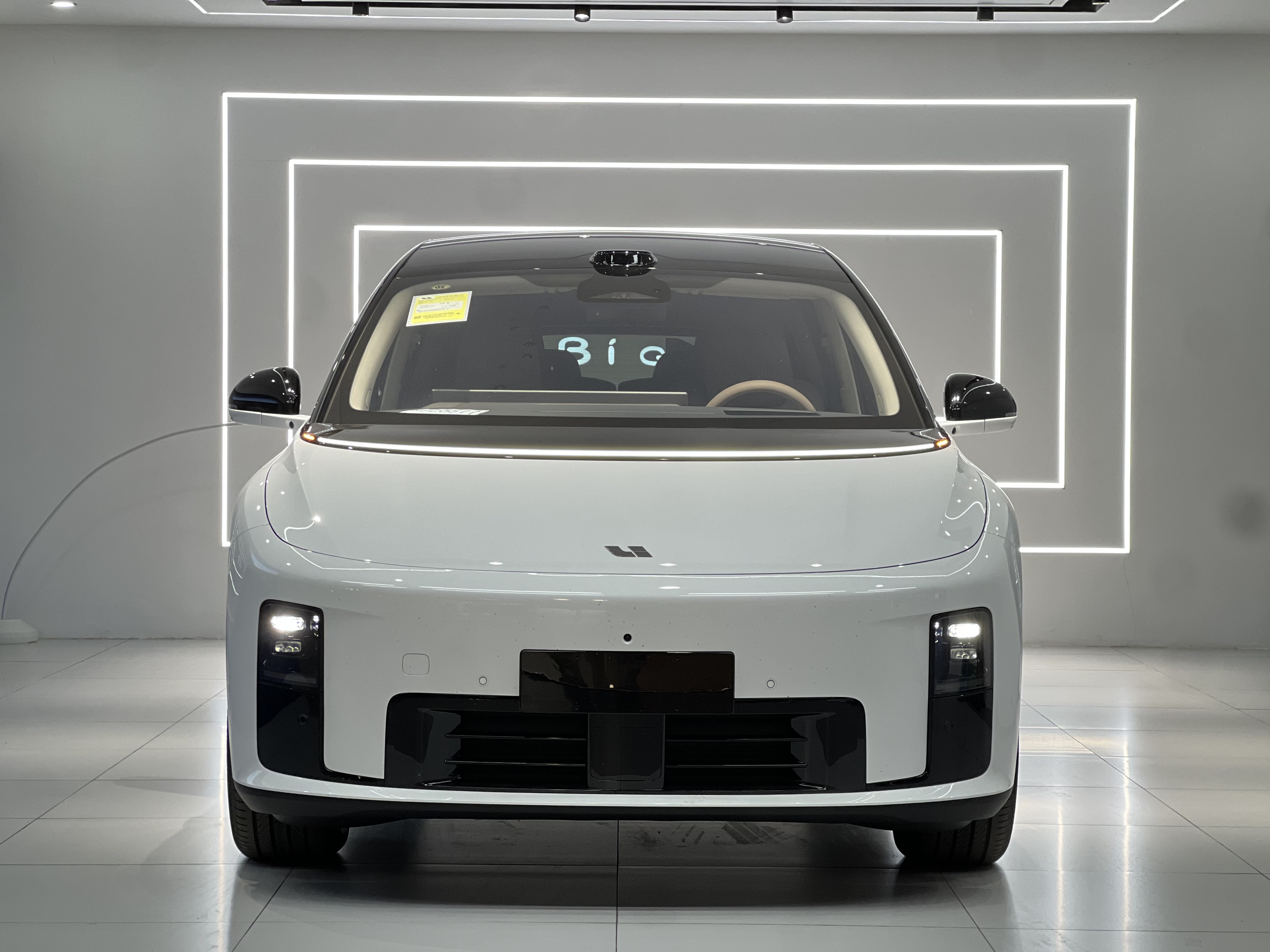 Li i8 2025 image de voiture #4